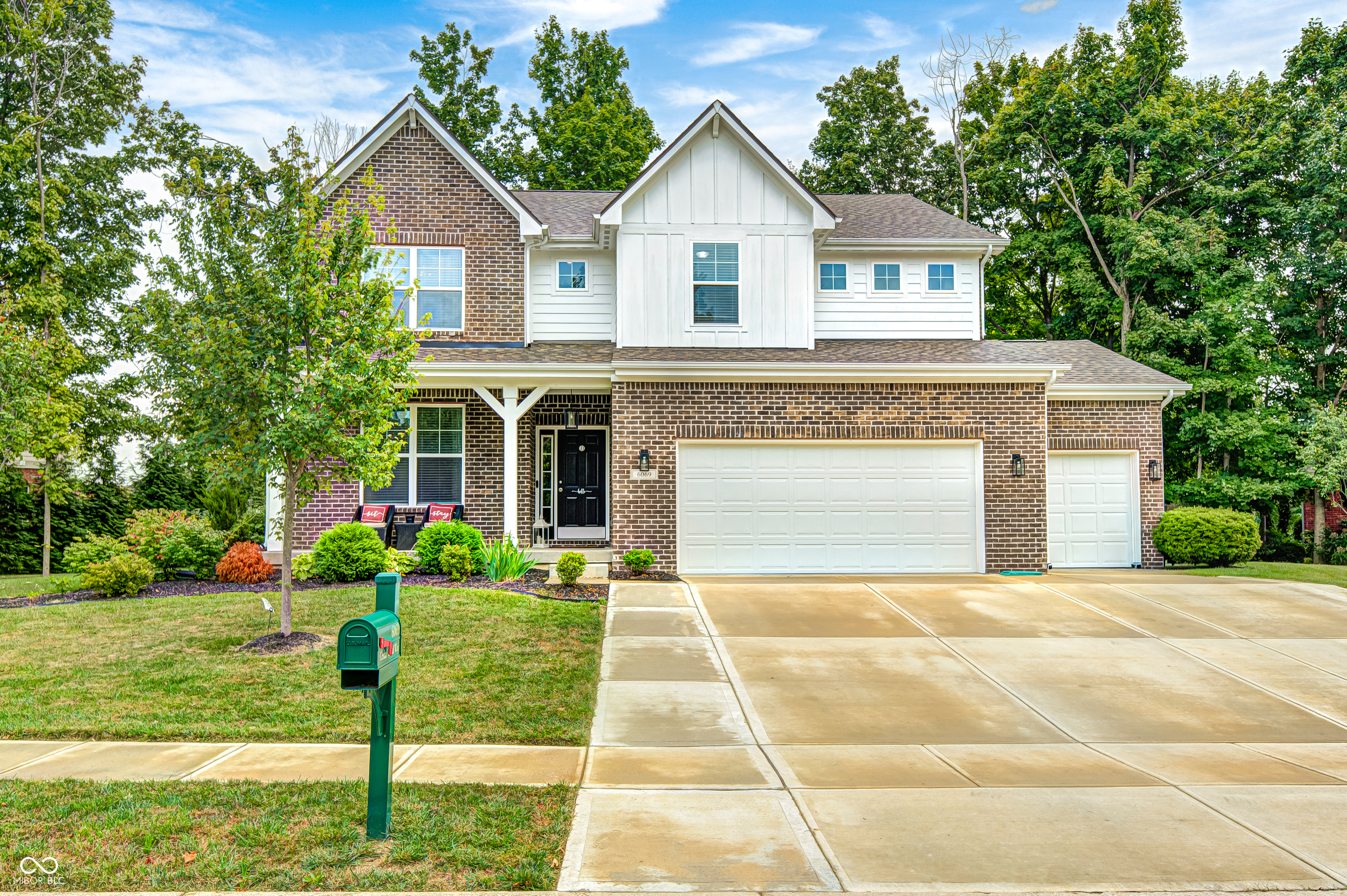 6069 Cedar Bend Way