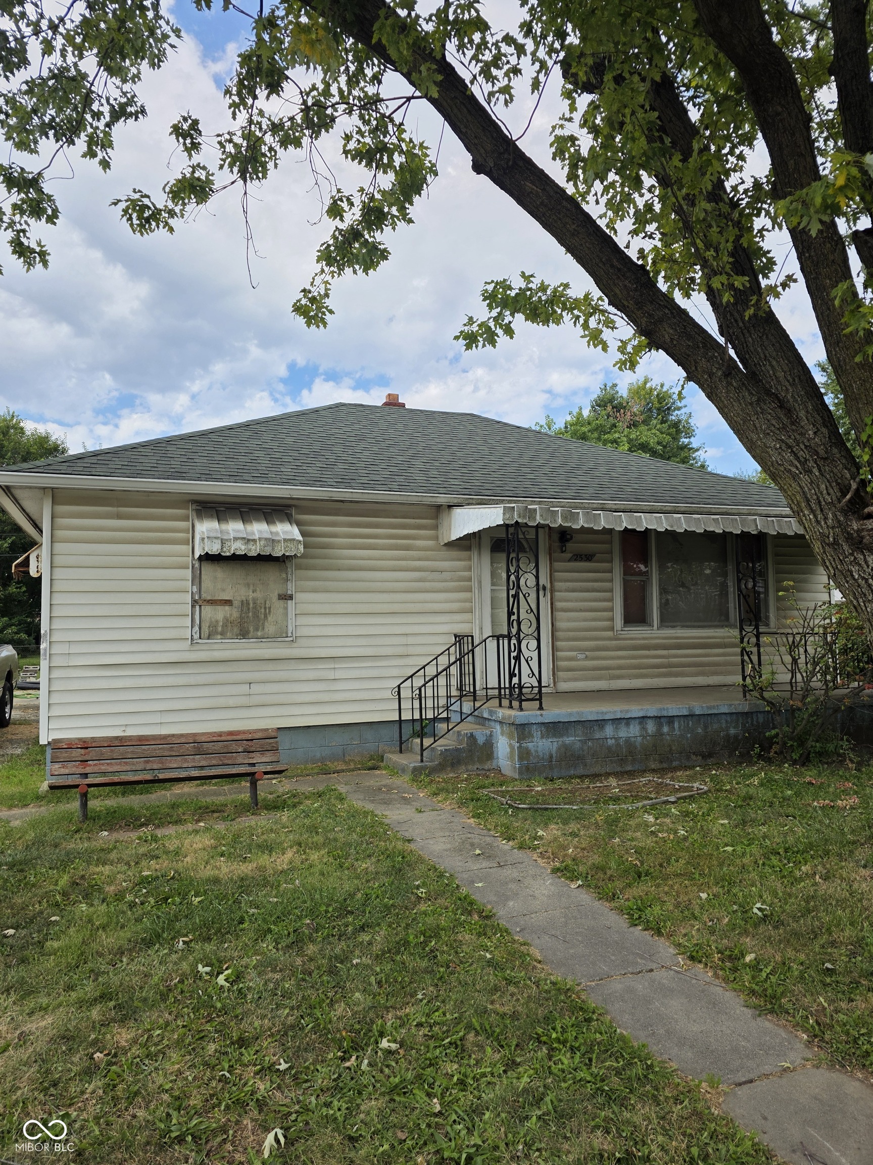2530 S Holt Road Property Photo 1