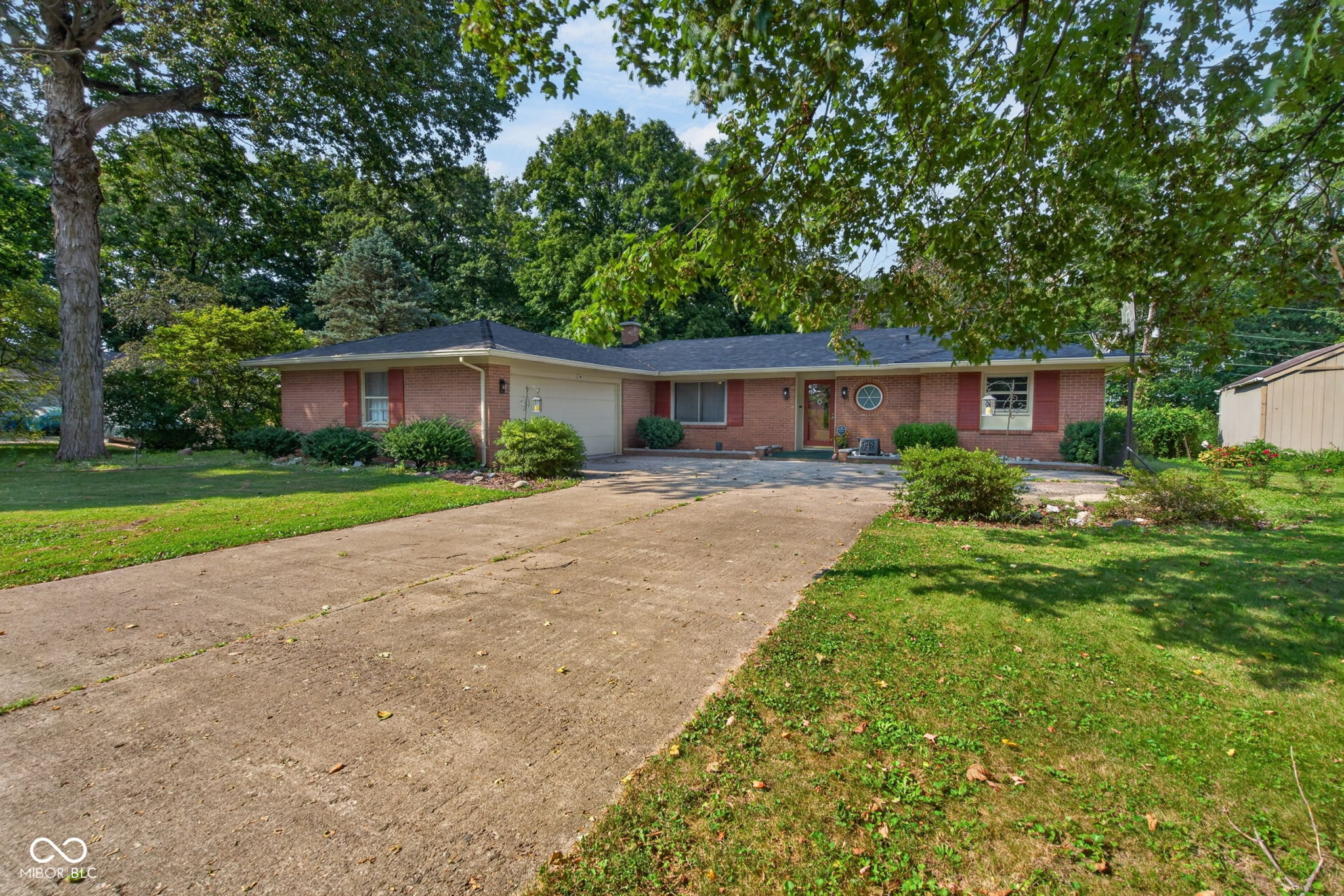 2112 E Memory Lane