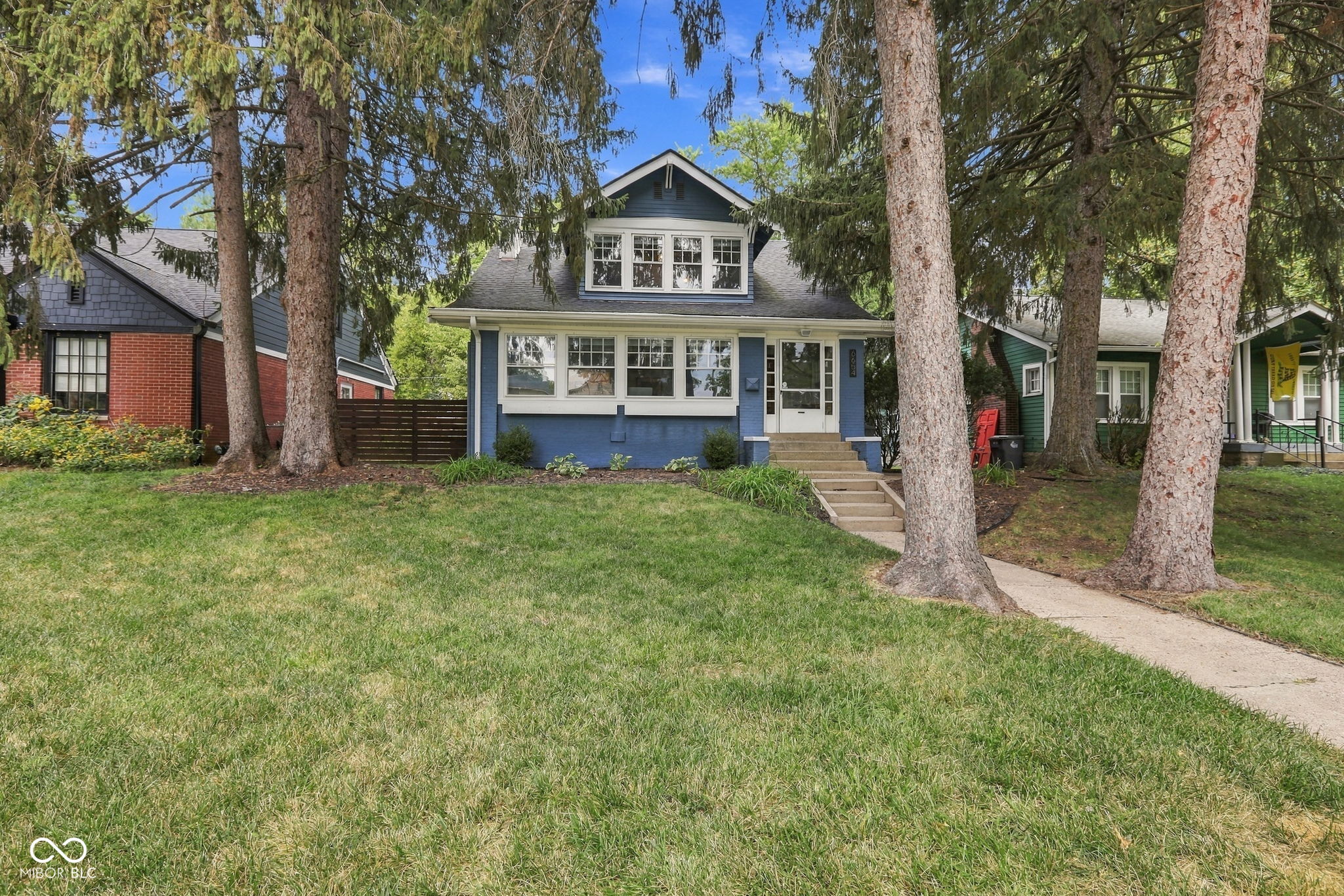 6654 N College Avenue Property Photo 1