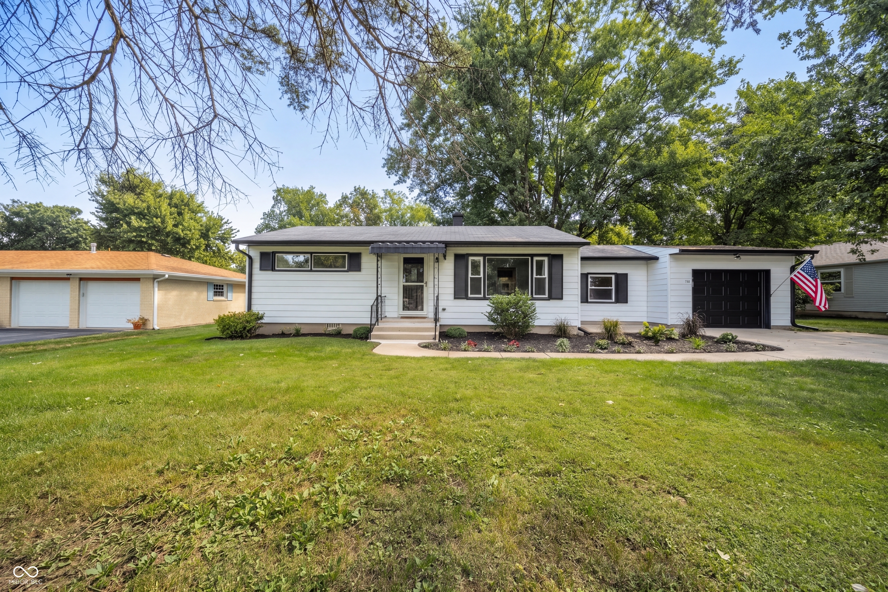 134 W Central Way Property Photo 1
