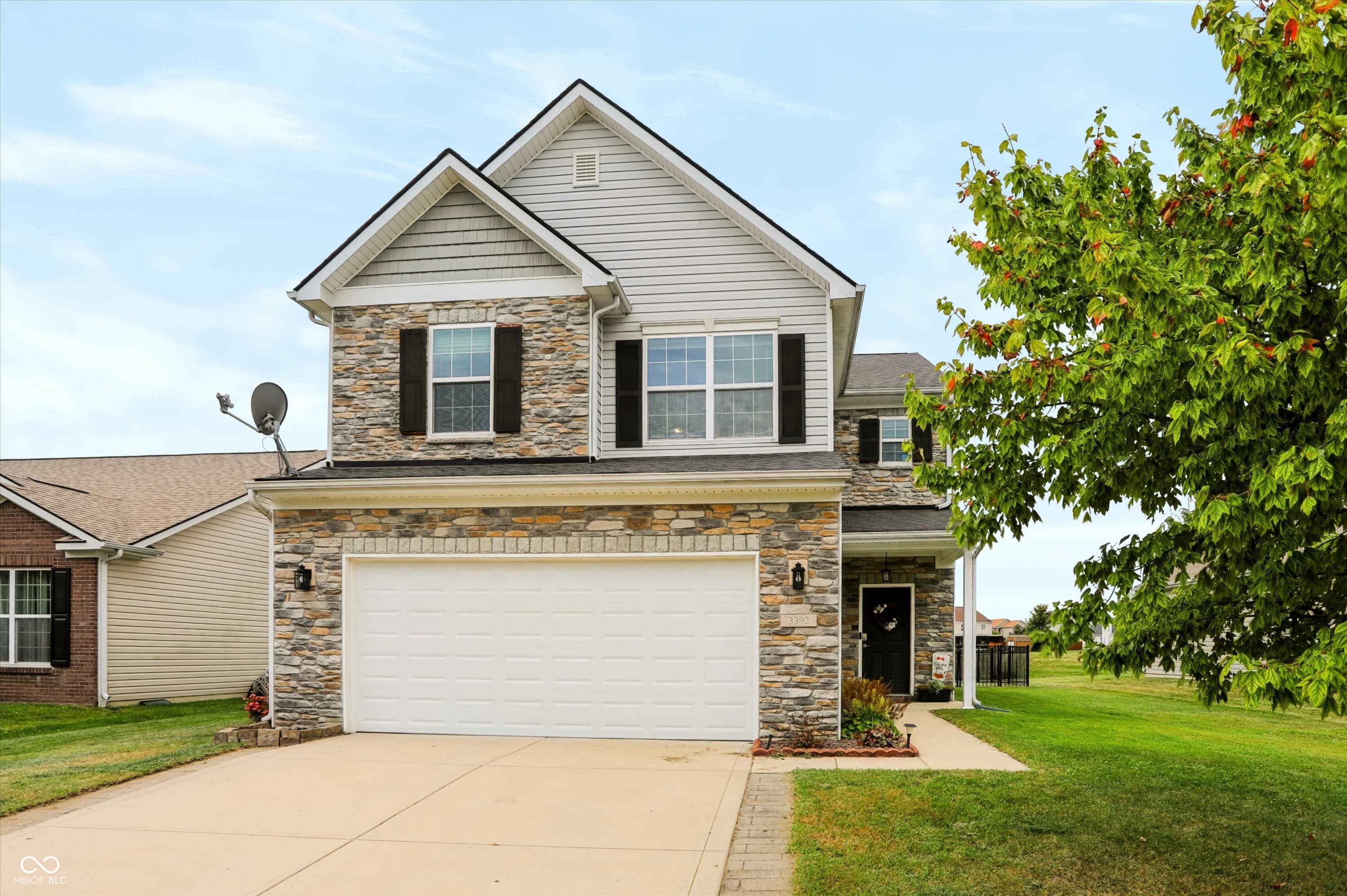 3392 Roundlake Lane Property Photo 1