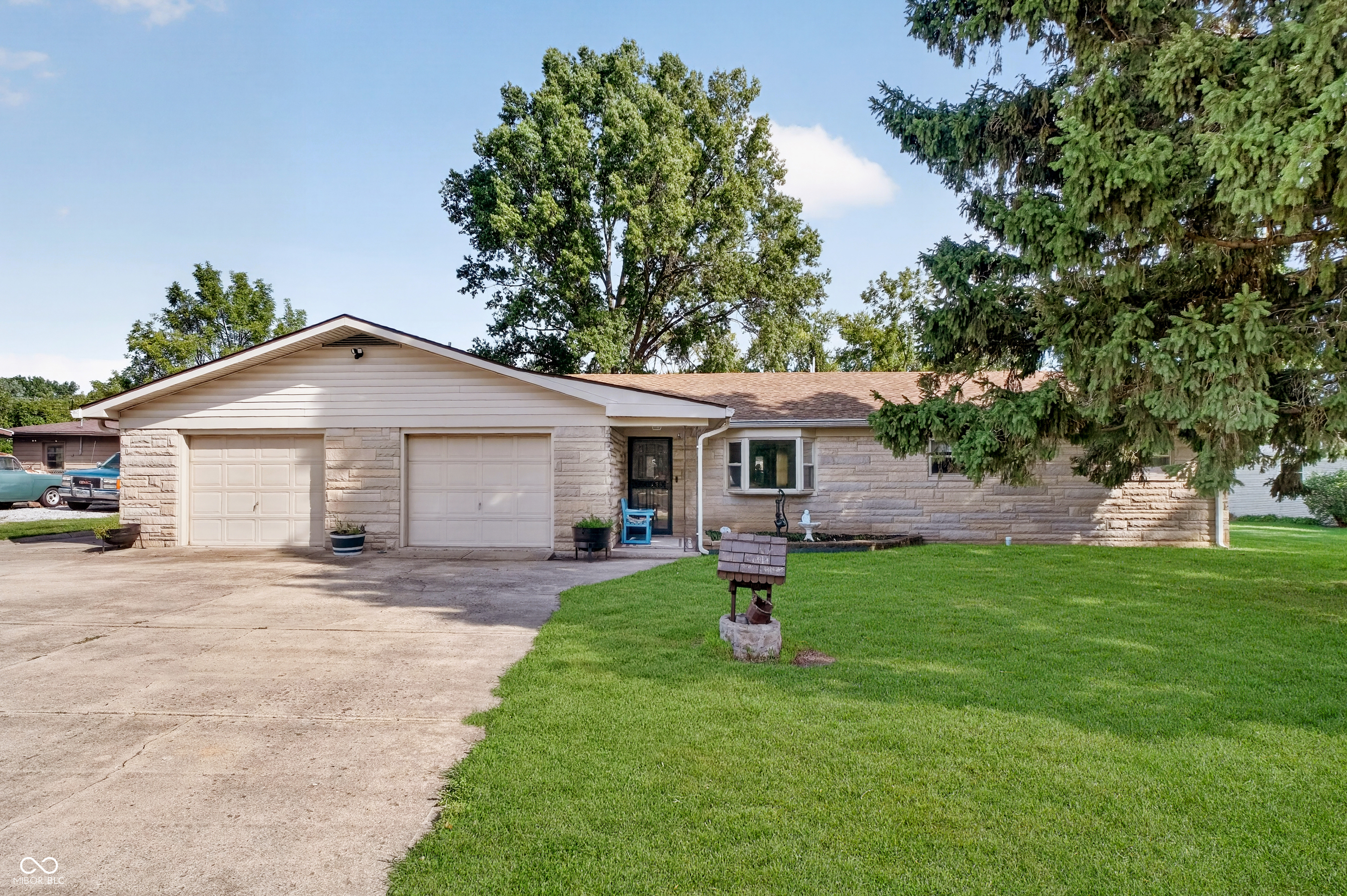 10420 Bradford Road Property Photo 1