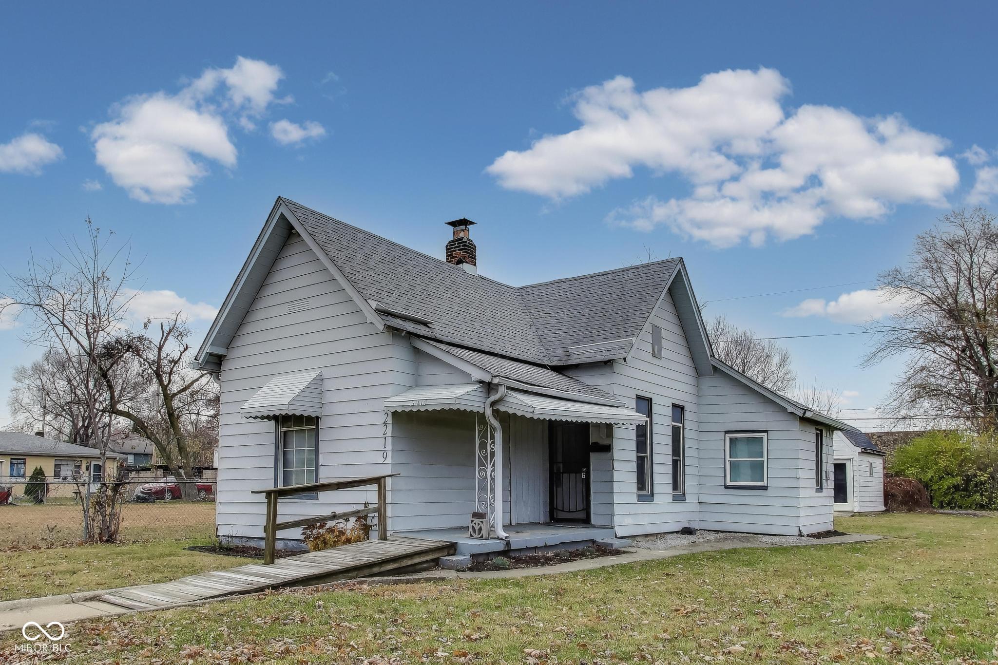 2219 Hovey Street Property Photo 1