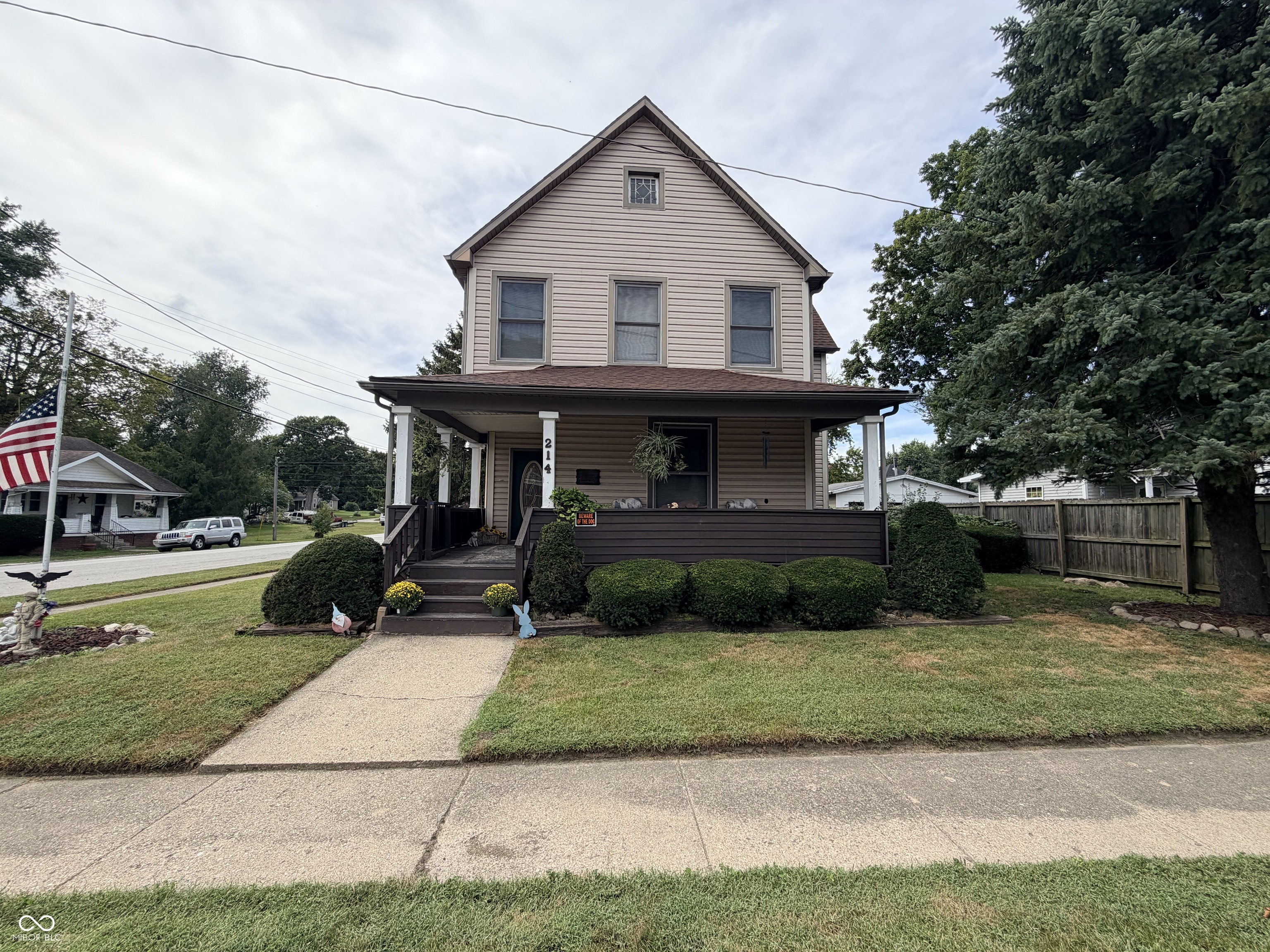 214 S Howard Street Property Photo 1