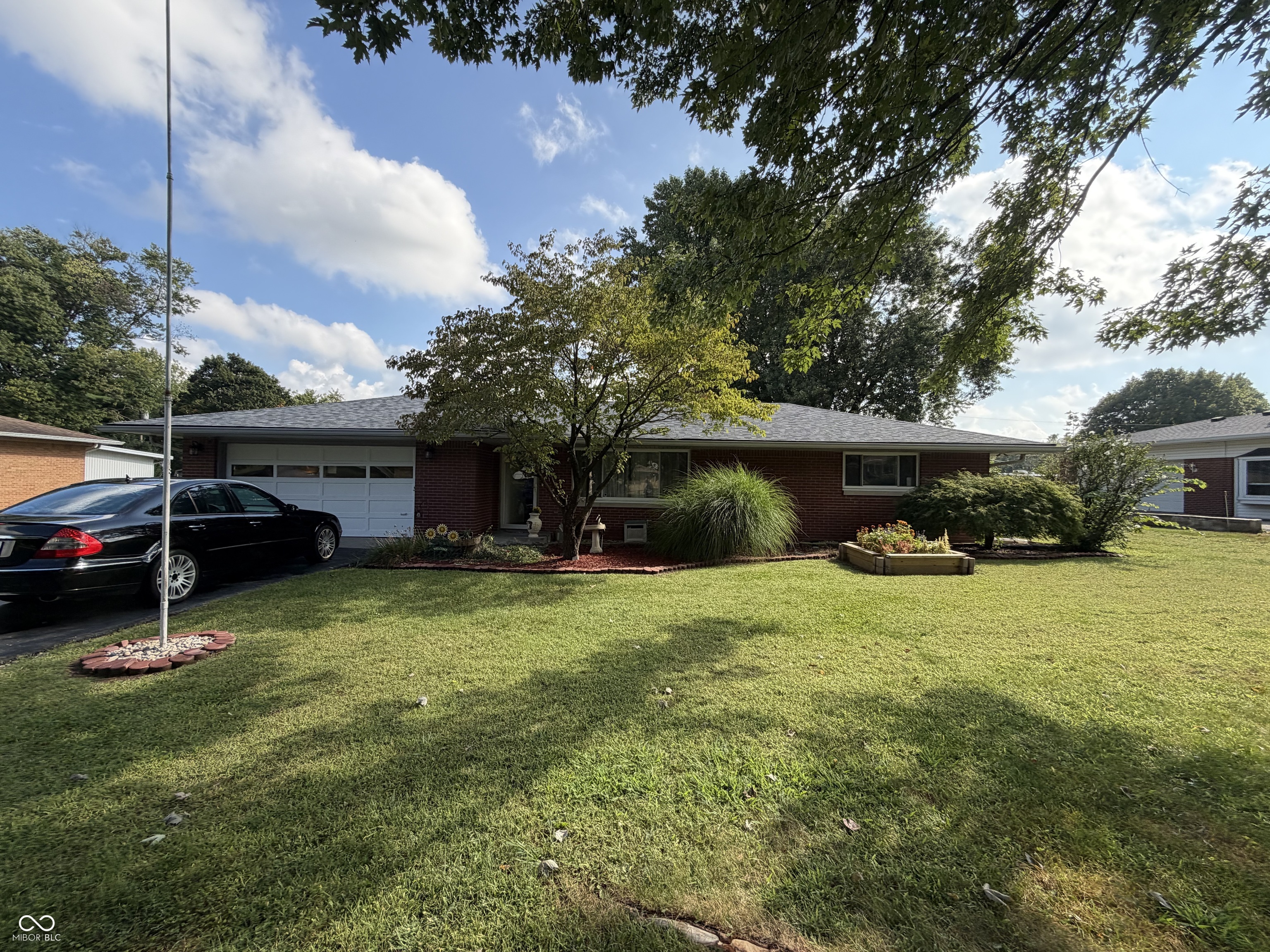 2315 Cardinal Drive Property Photo 1