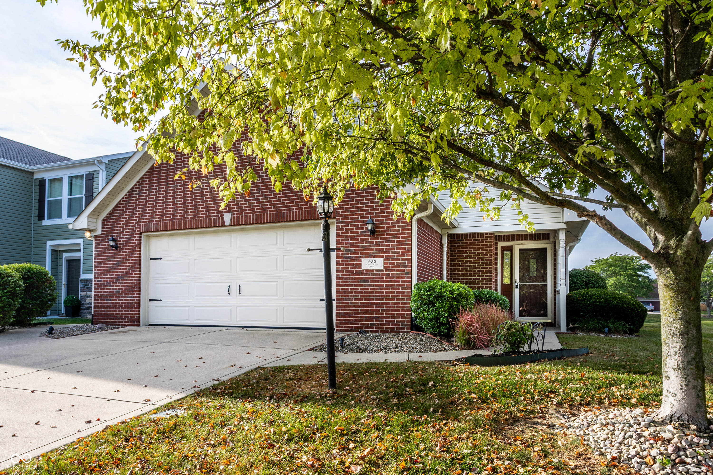 933 Amesbury Court Property Photo 1