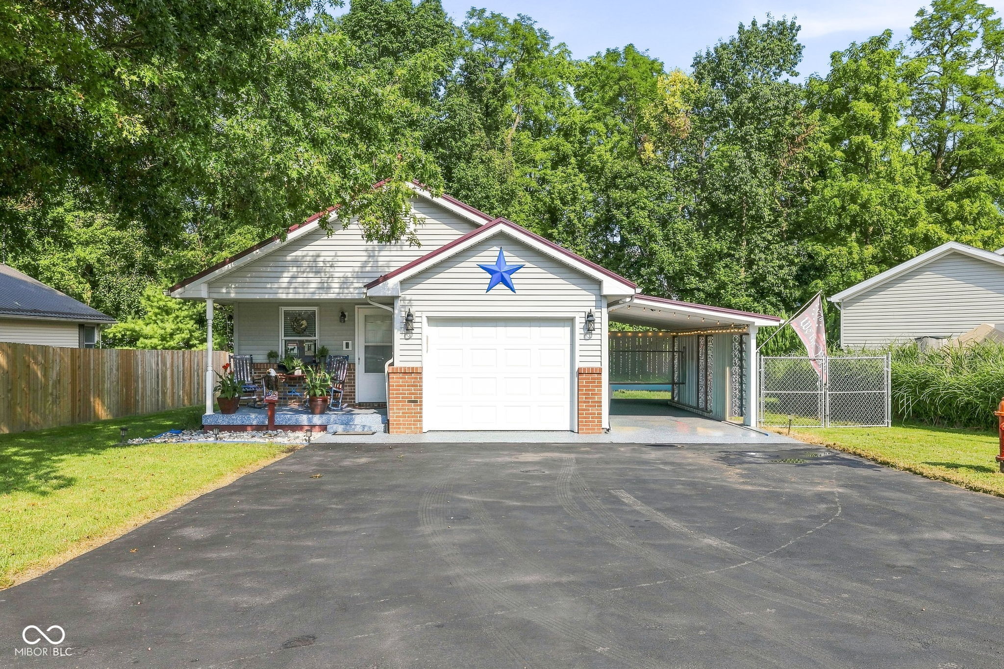 212 Olive Court Property Photo 1