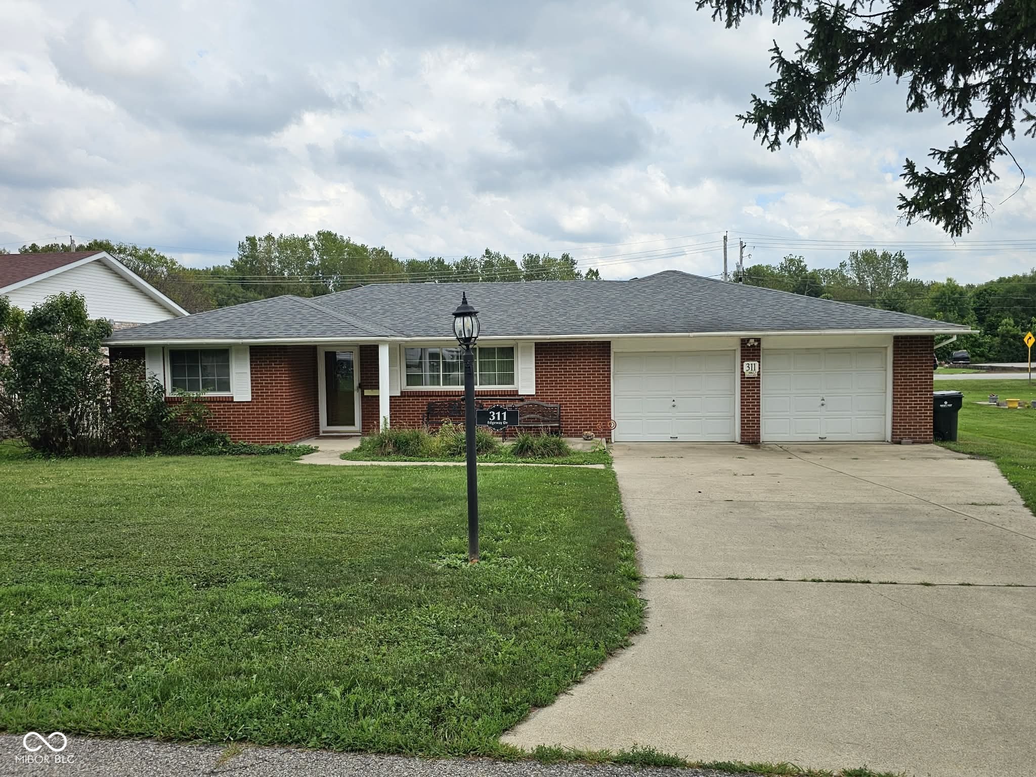 311 N Edgeway Drive