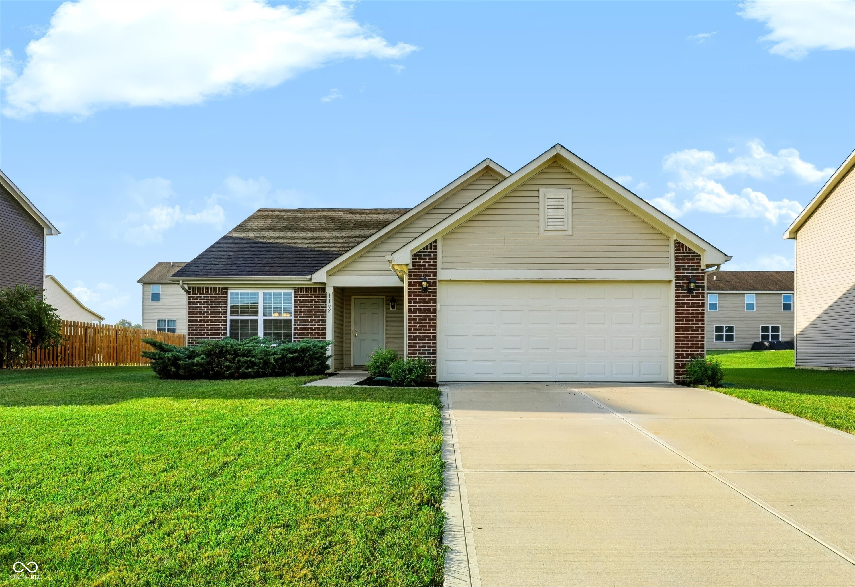1102 W Limestone Way Property Photo 1