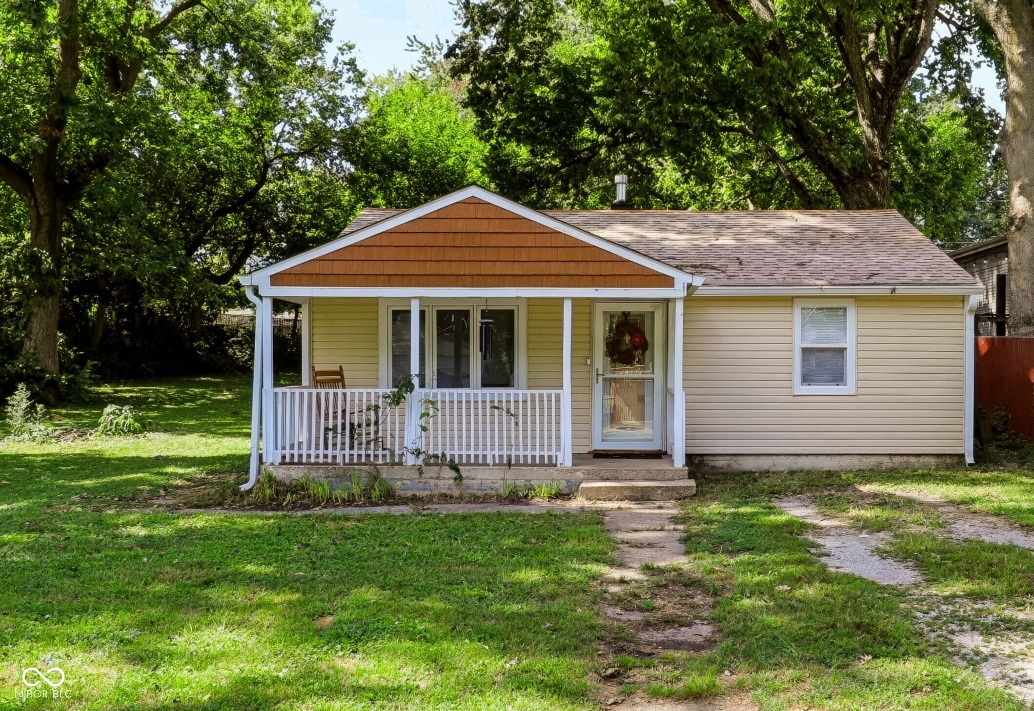 3026 S Lyons Avenue Property Photo 1