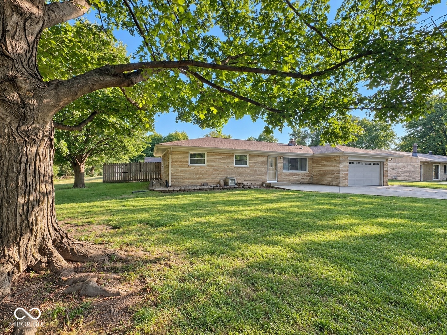 775 E Stop 11 Road Property Photo 1