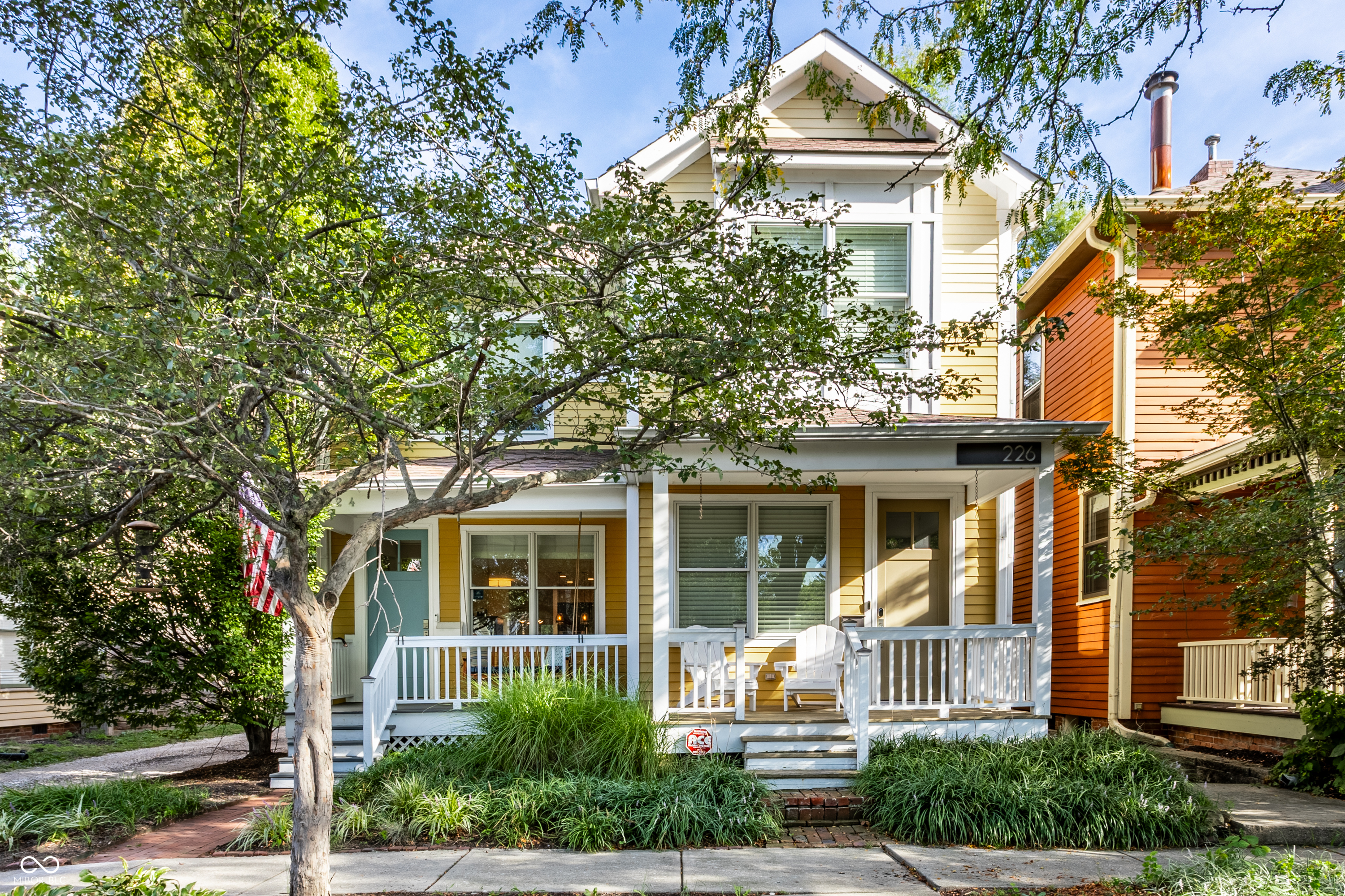 224 E 10th Street