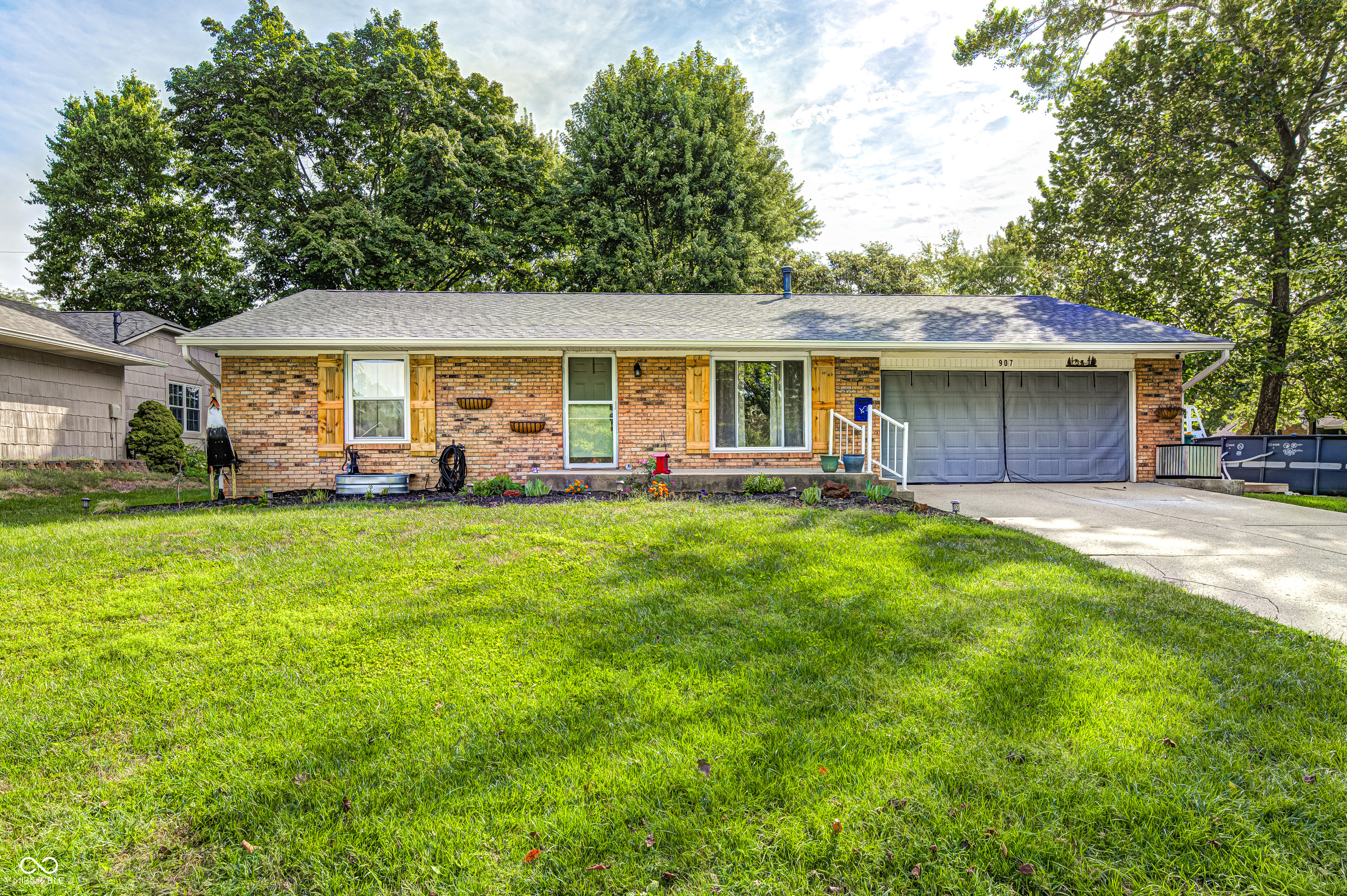 907 Cragwood Court Property Photo 1