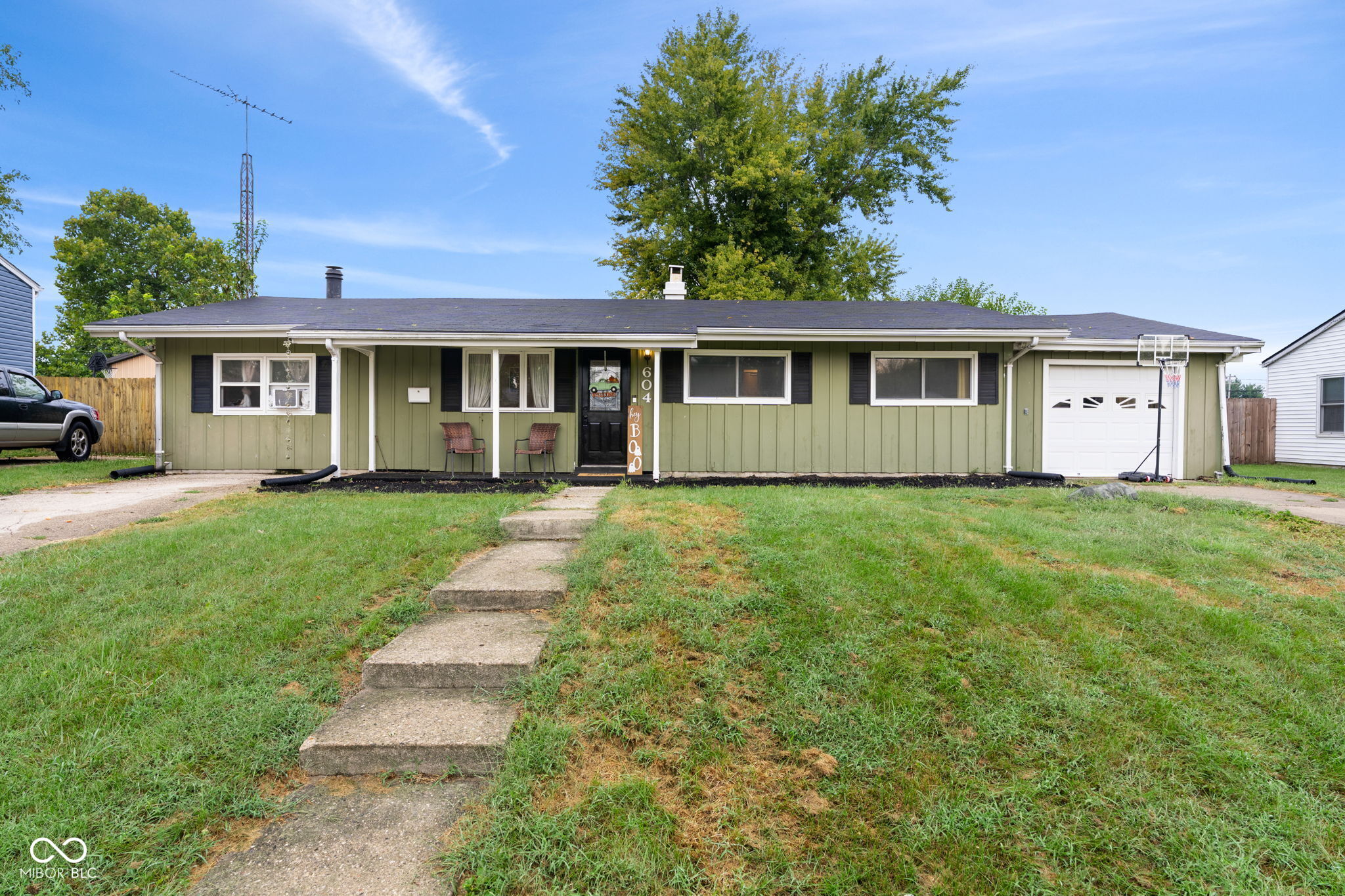 604 Center Drive Property Photo 1