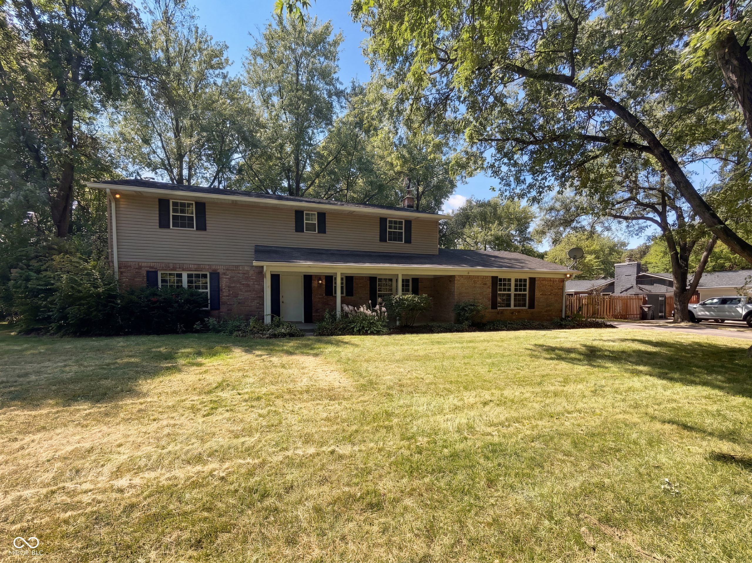 7836 Wawasee Drive Property Photo 1