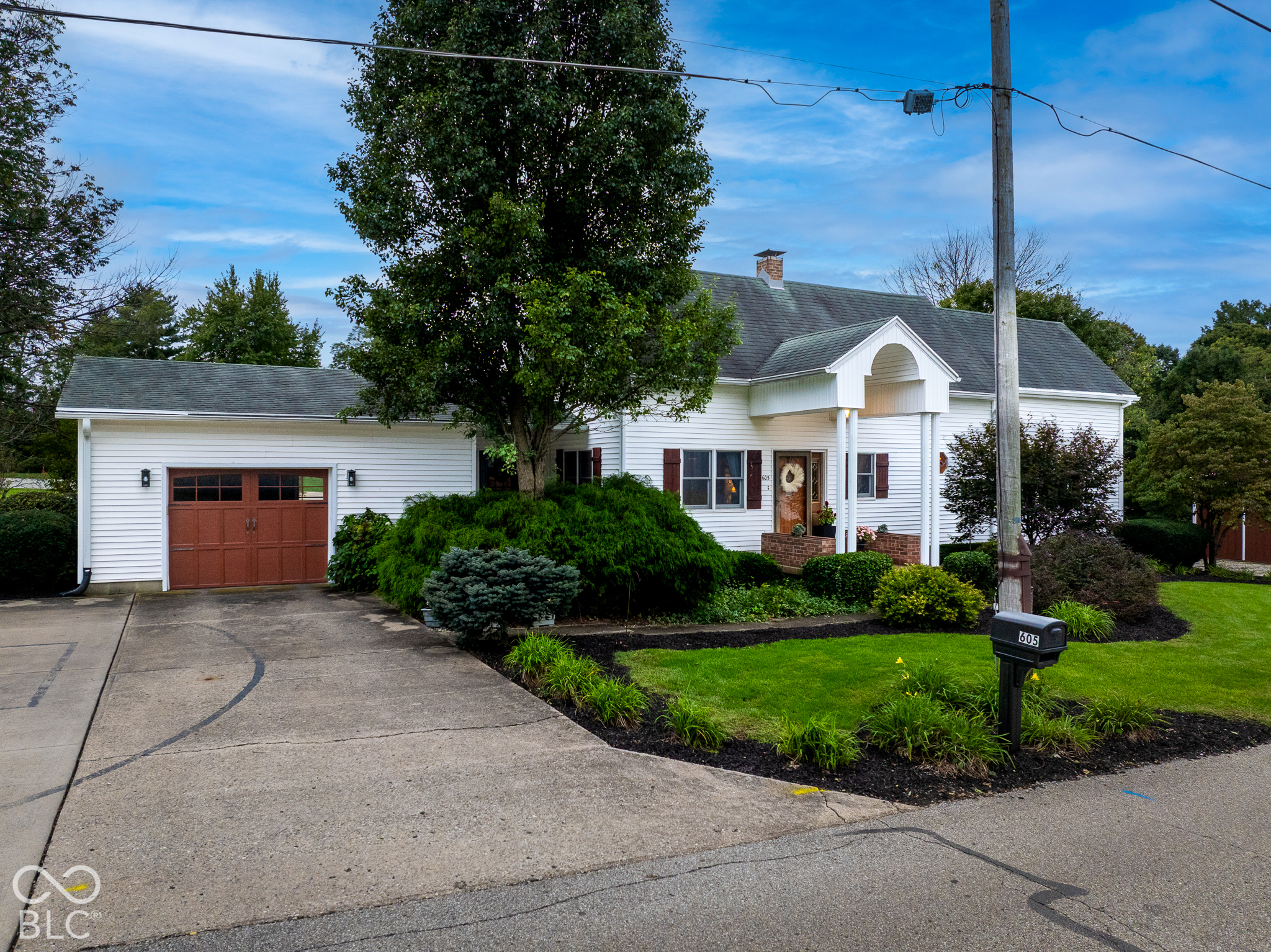 605 W High Street Property Photo 1
