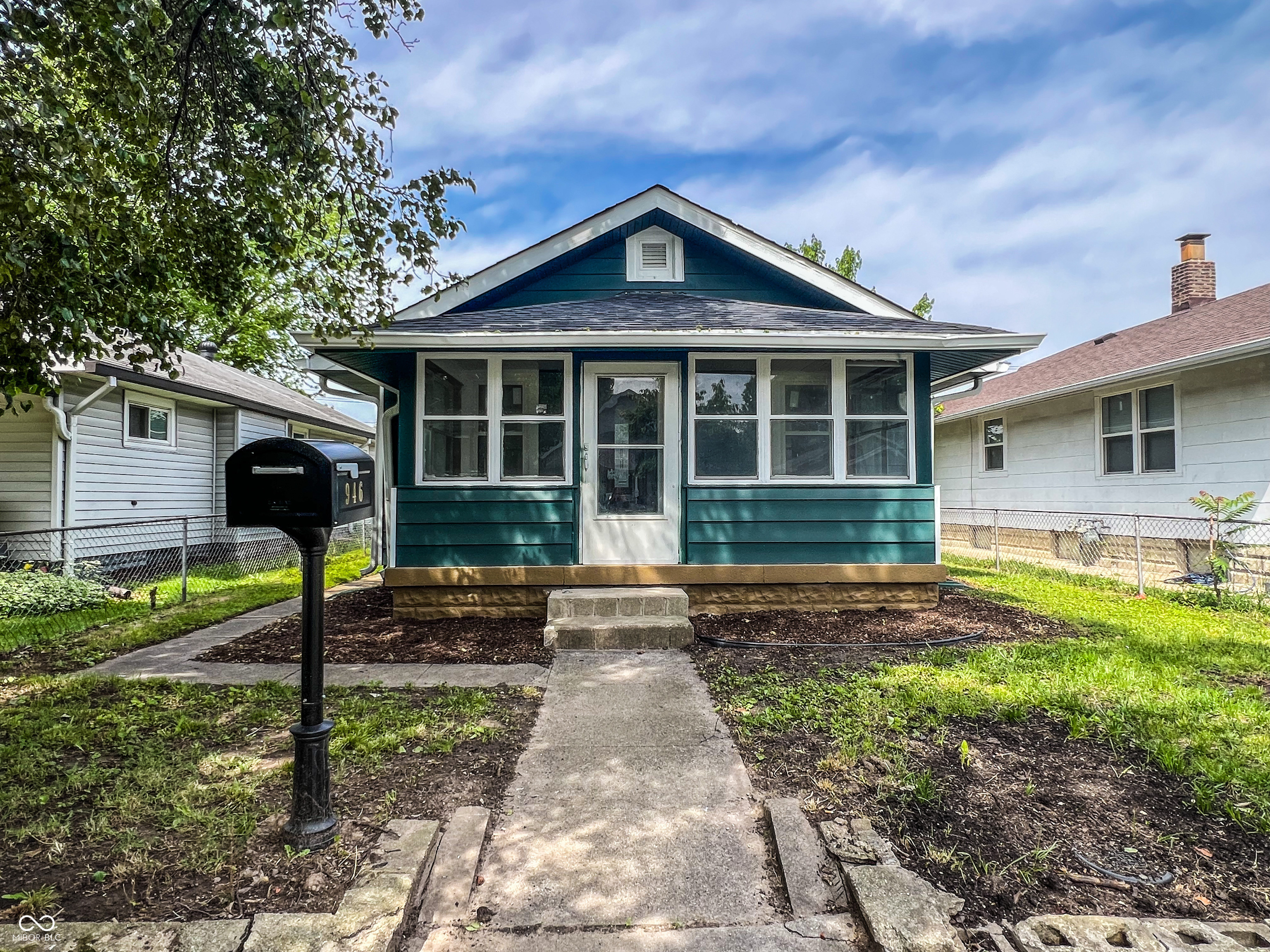 946 N Somerset Avenue Property Photo 1