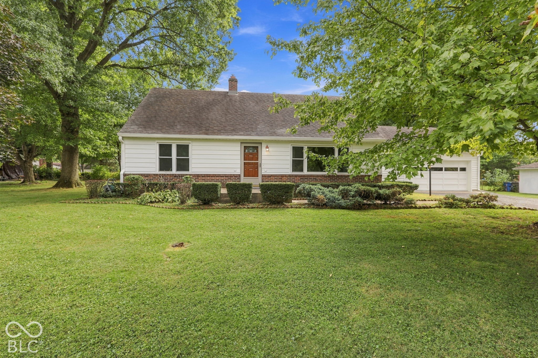 2325 E Loretta Drive Property Photo 1