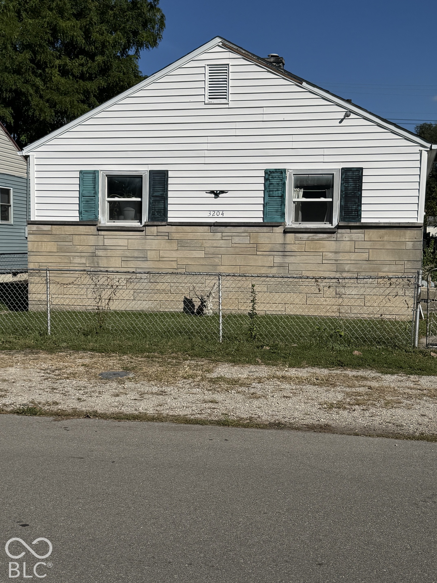3204 S Vine Property Photo 1
