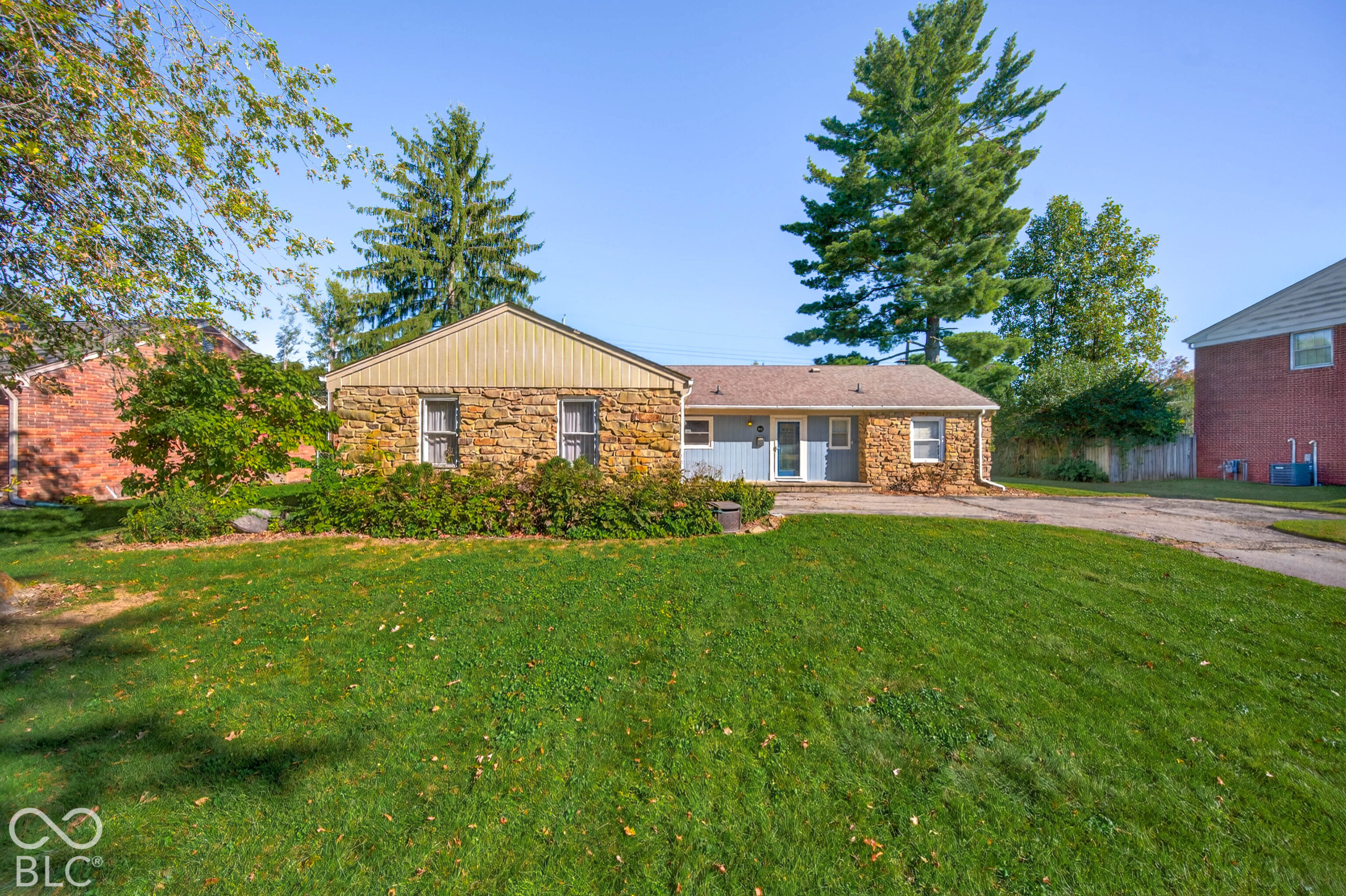 1602 Crescent Drive Property Photo 1