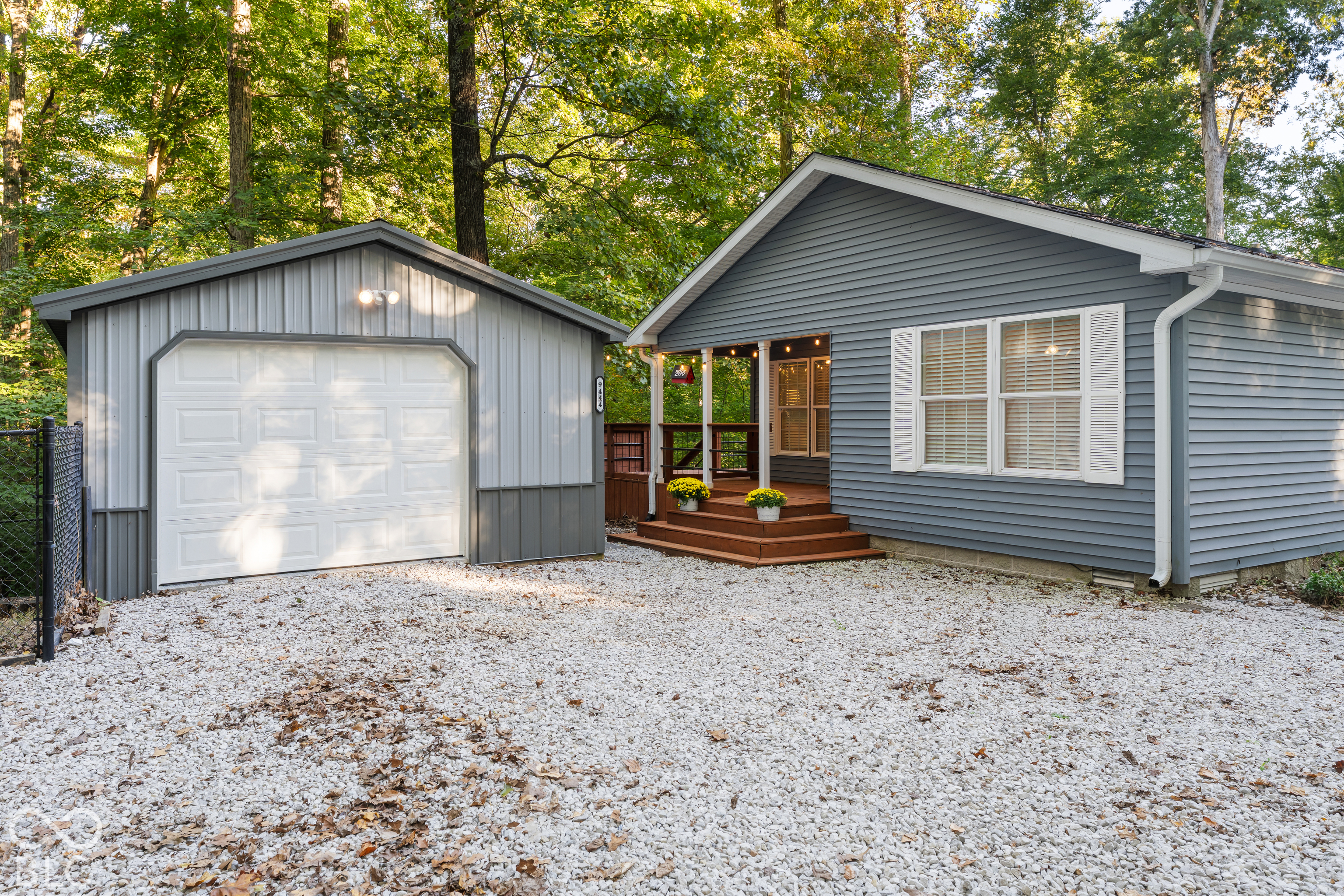 9444 N Gray Avenue Property Photo 1