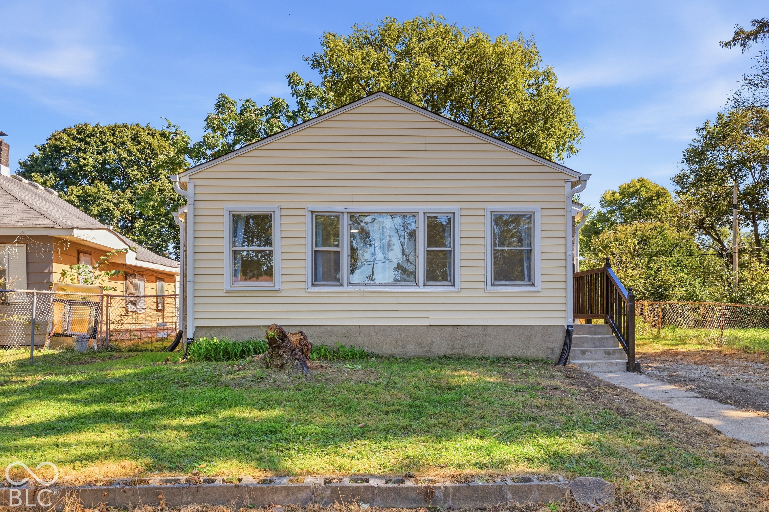 3317 S Lyons Avenue Property Photo 1