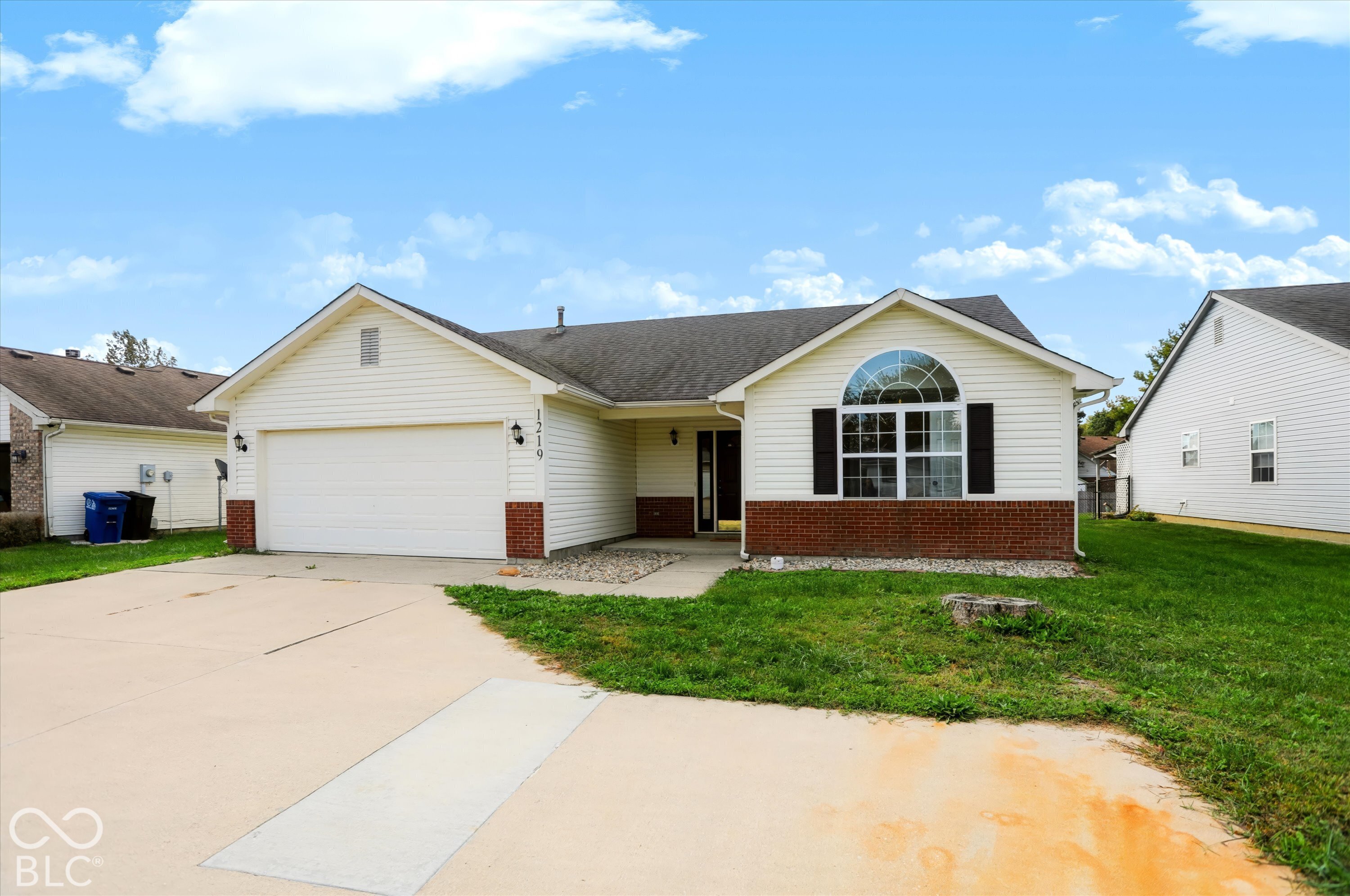 1219 E Mckay Road Property Photo 1