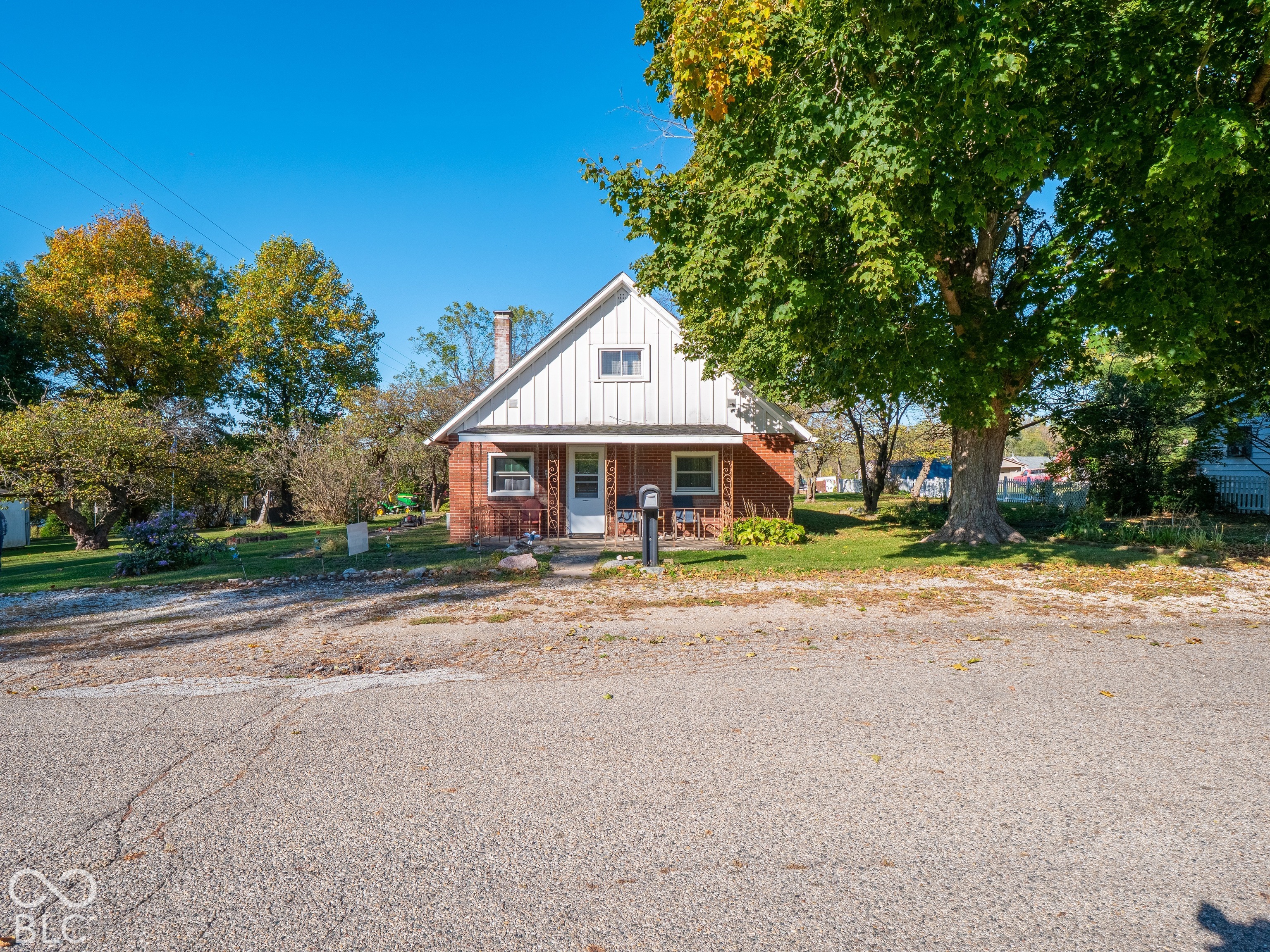 1100 E Taylor Street Property Photo 1