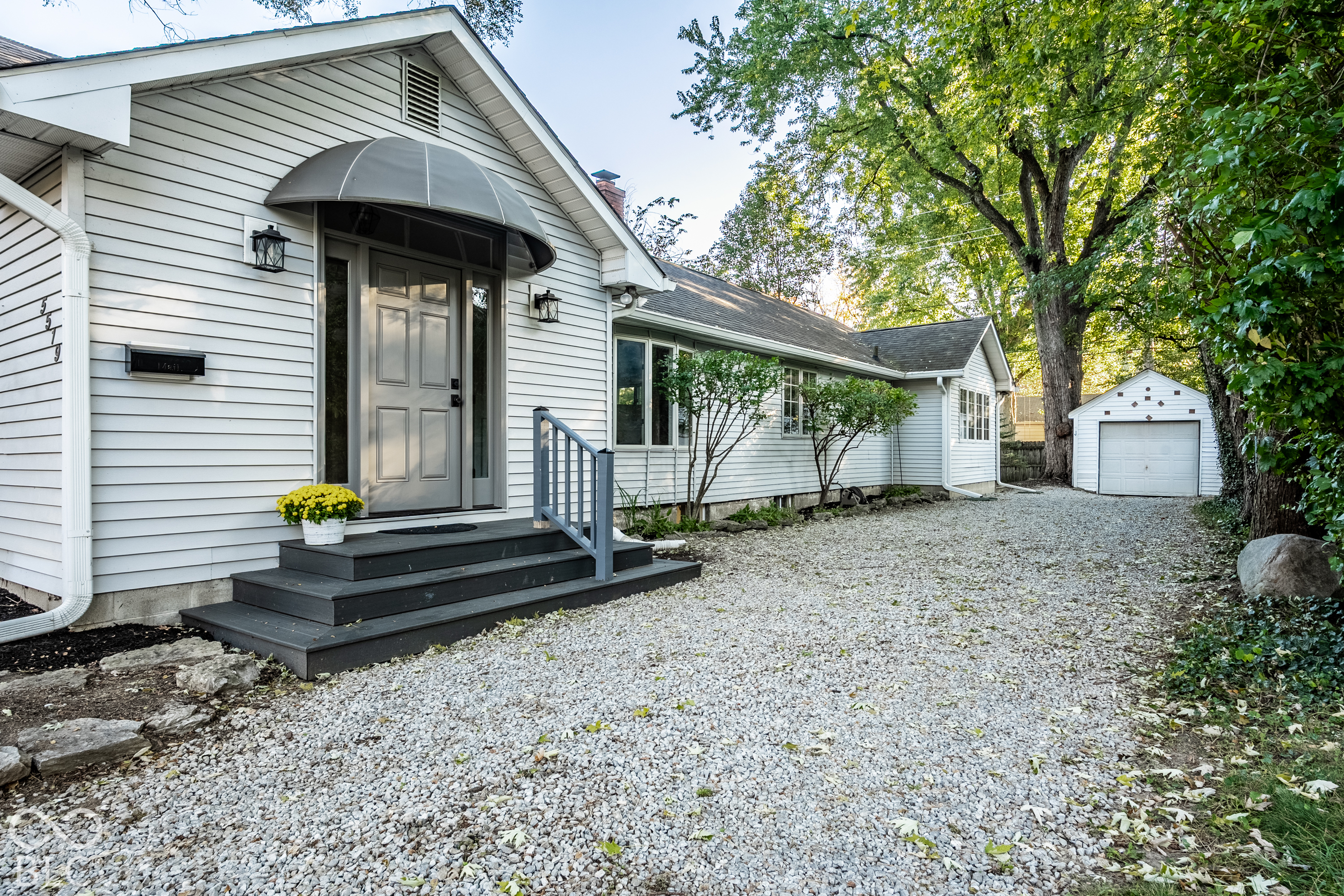 5519 Rosslyn Property Photo 1
