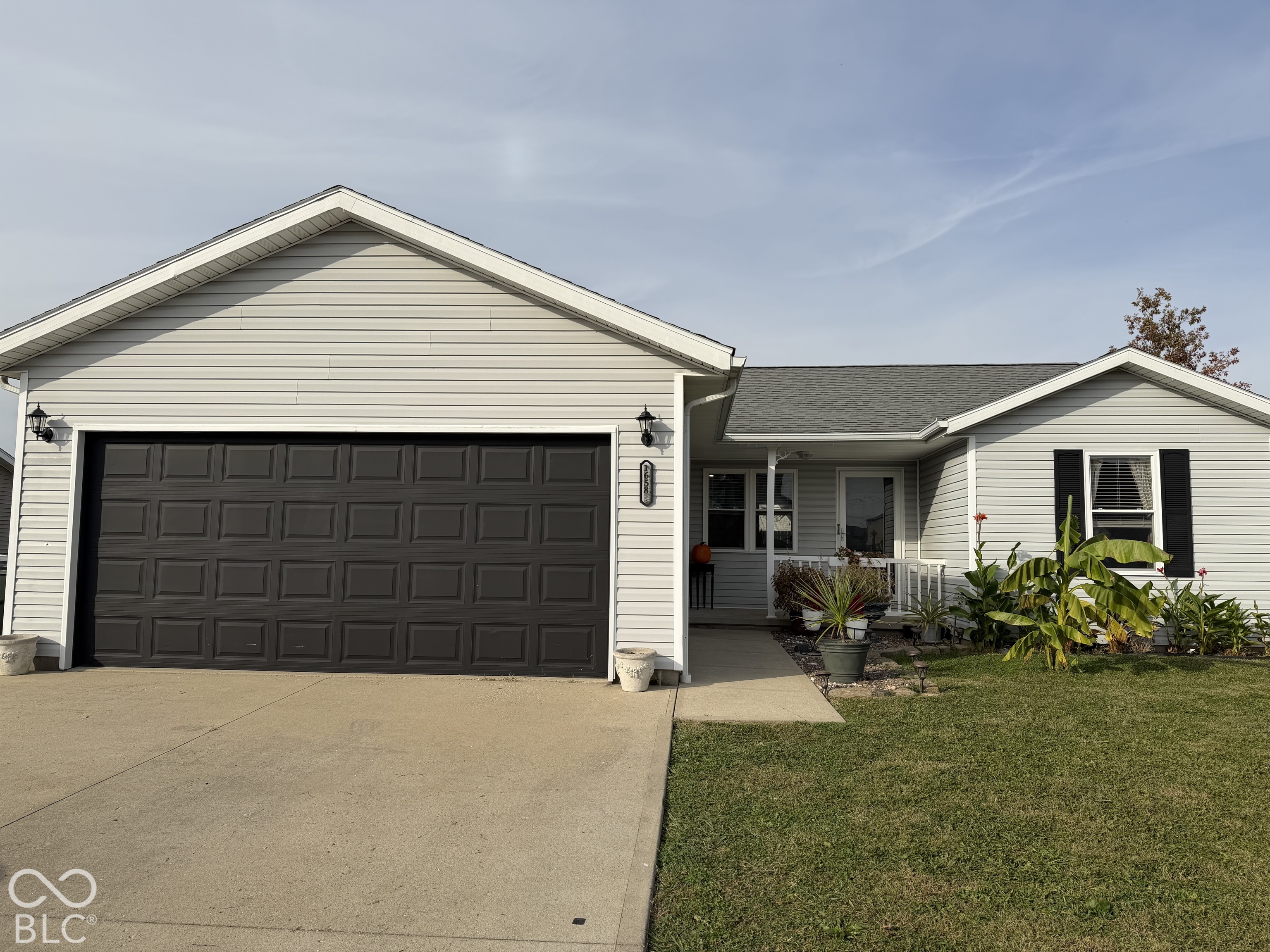 1658 W Meyer Lane Property Photo 1