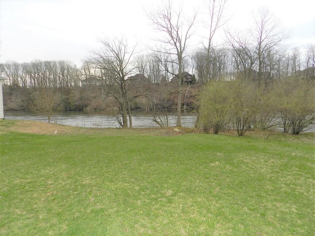 574 Swan River Drive Property Photo 3