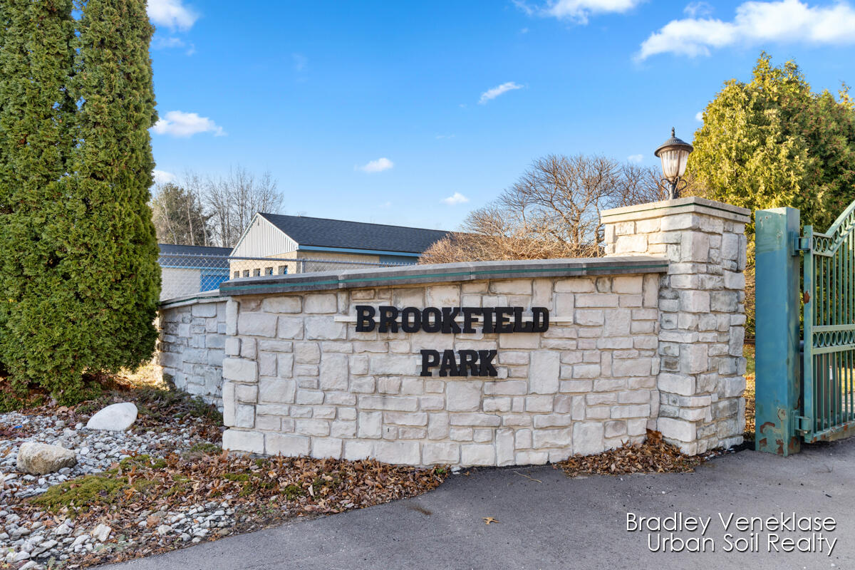 Brookfield Park Condominiums Real Estate Listings Main Image