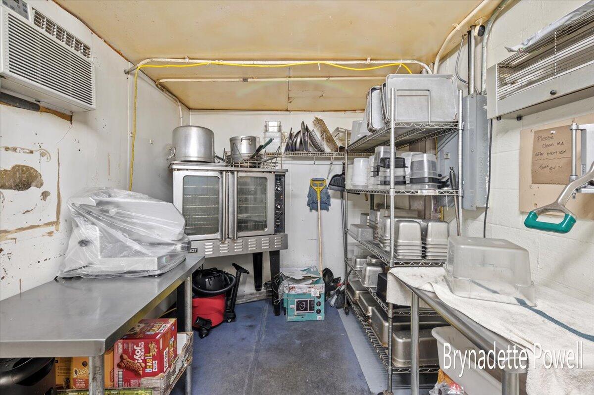 370 N State Street Property Photo 16