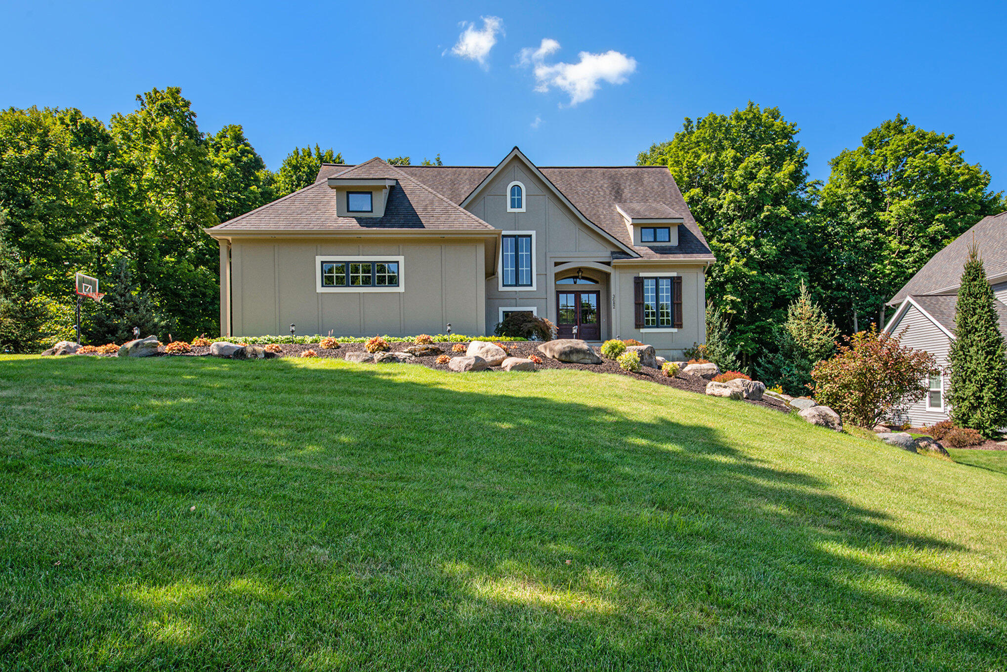 3682 River Isle Court Ne Property Photo 2