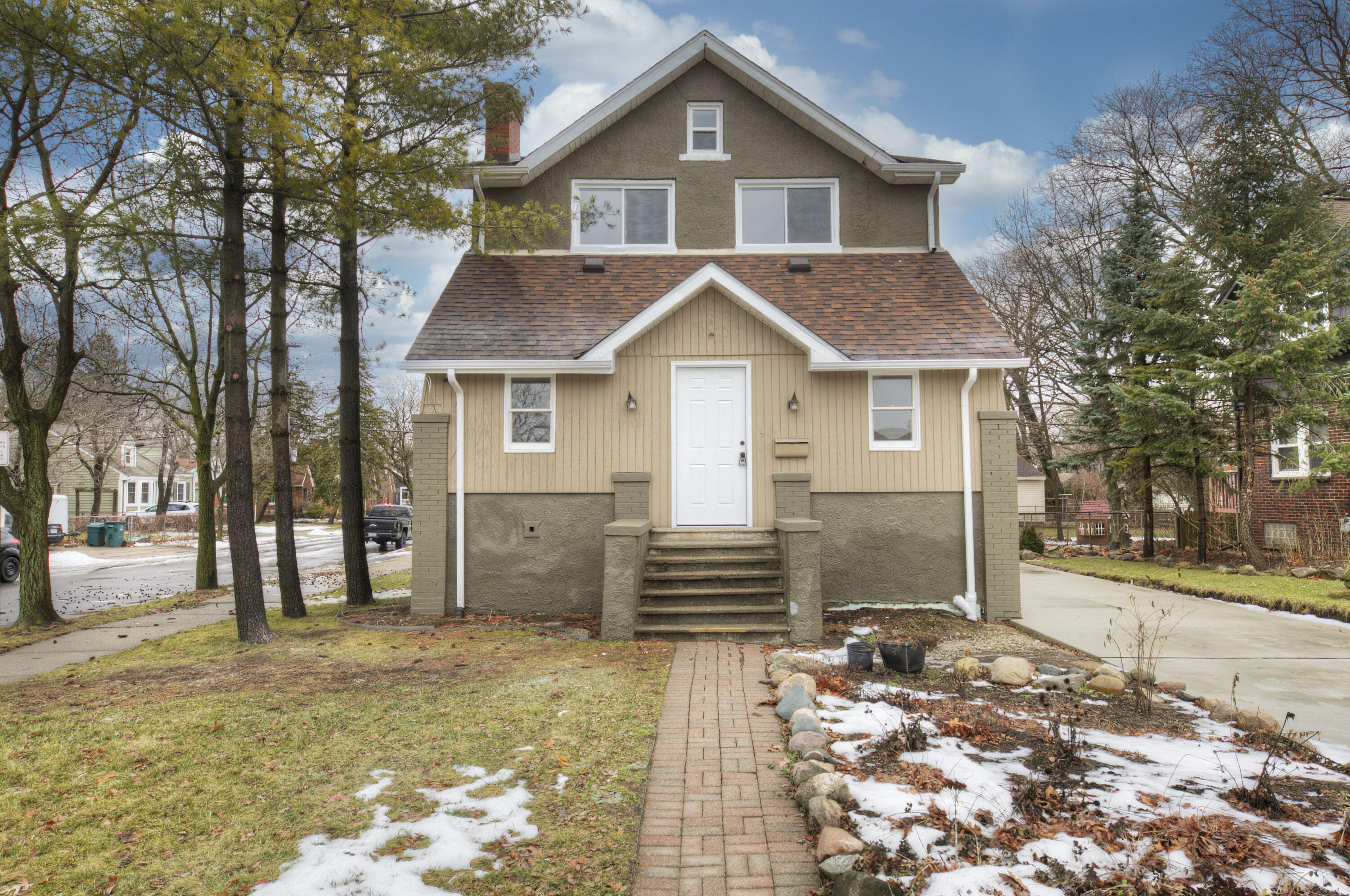 768 Pinecrest Drive Property Photo 1