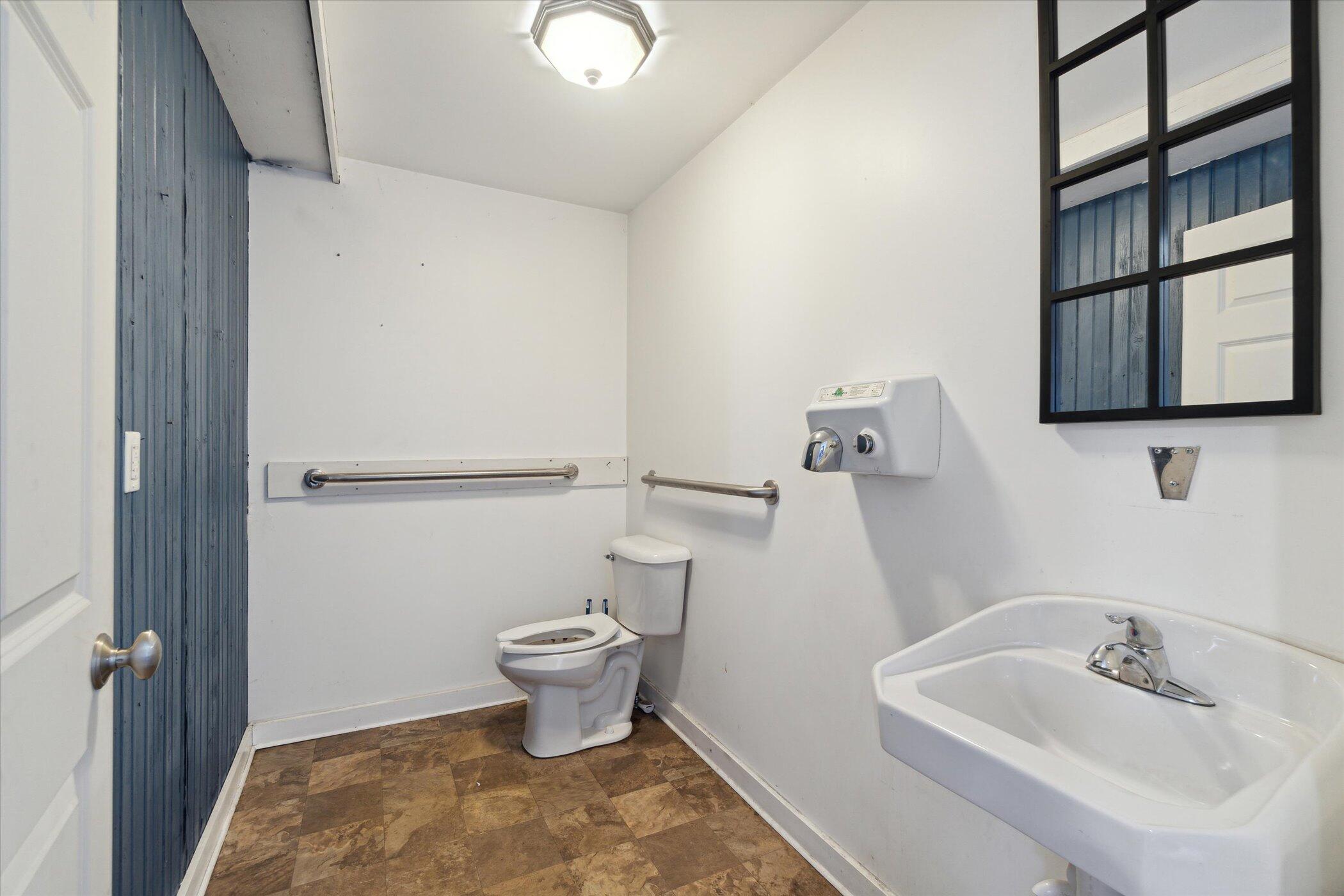 3010 Francis Street Property Photo 8