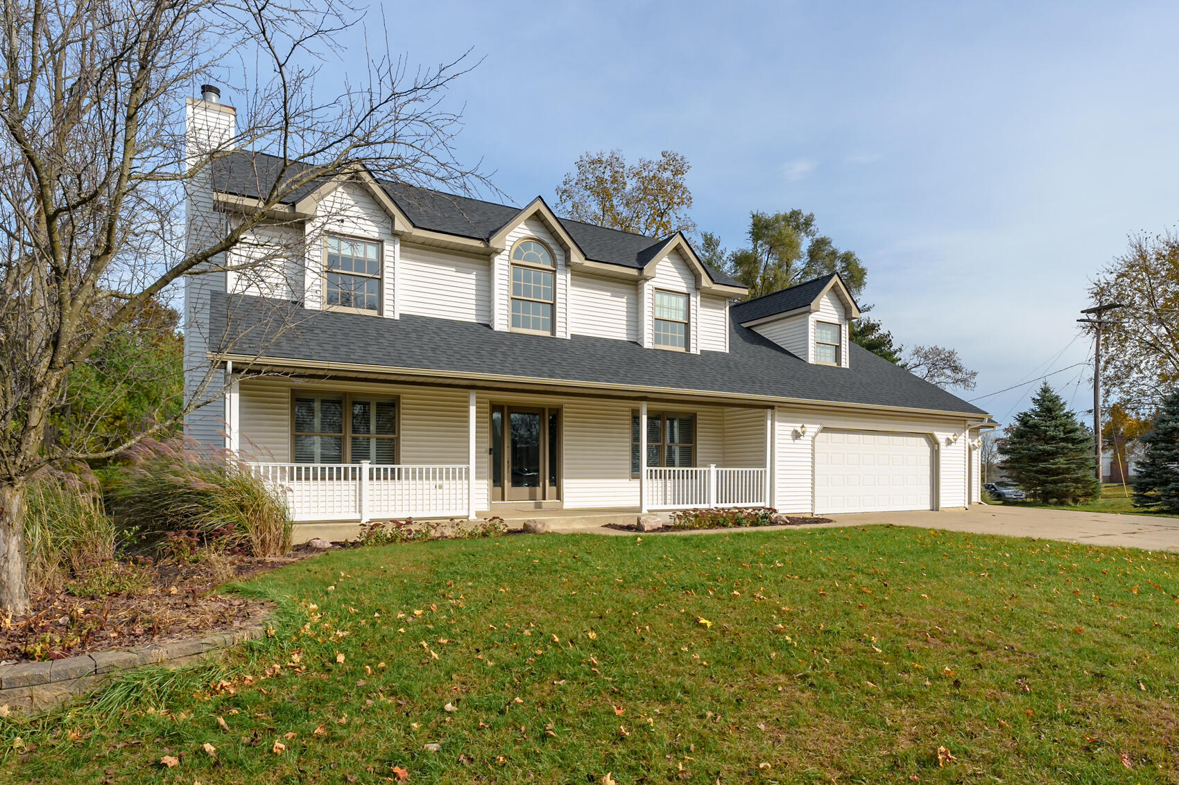 5755 Forest Harbor Drive Property Photo 1