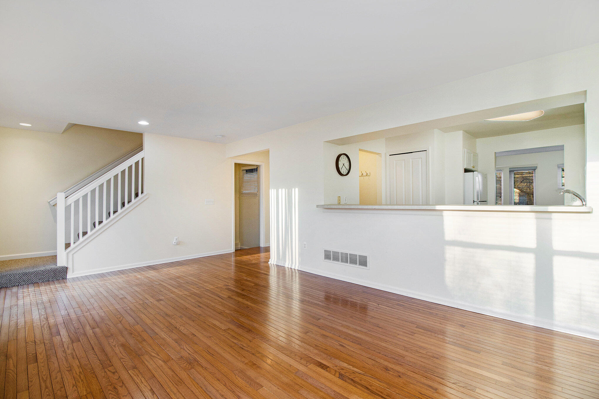 1740 S Maple Road Property Photo 6