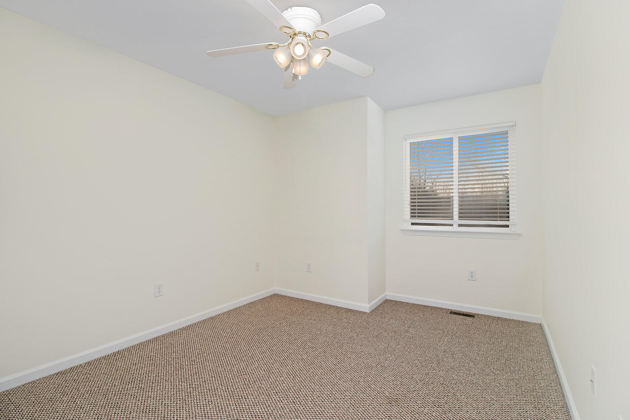 1740 S Maple Road Property Photo 19