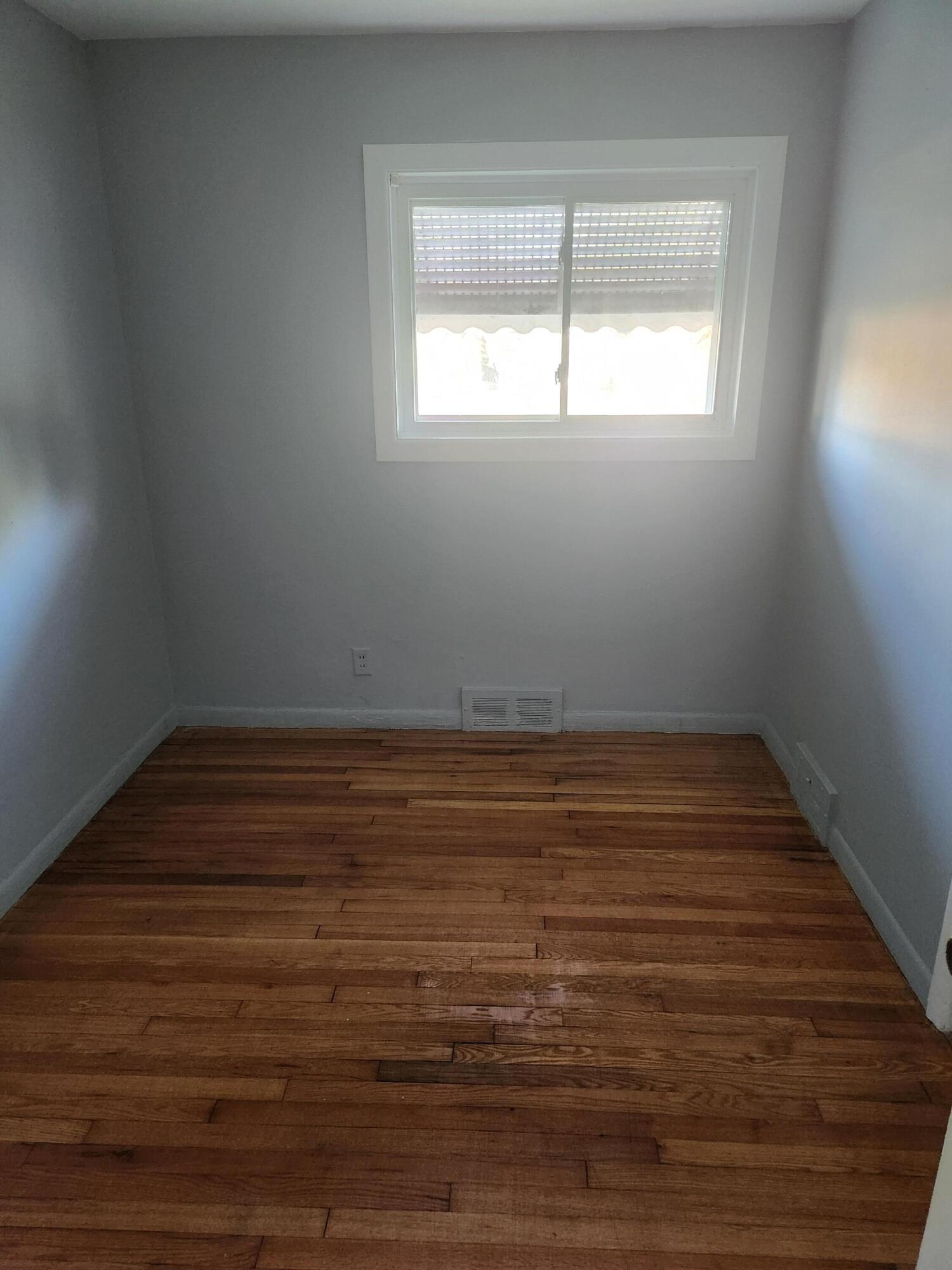 20529 Grandview Street Property Photo 7