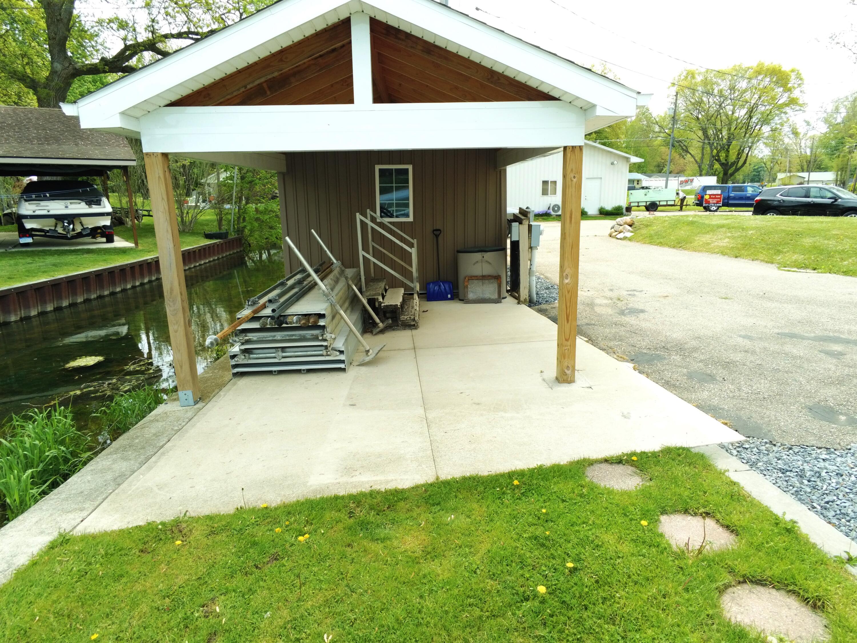 216 Sandalwood Drive Property Photo 49