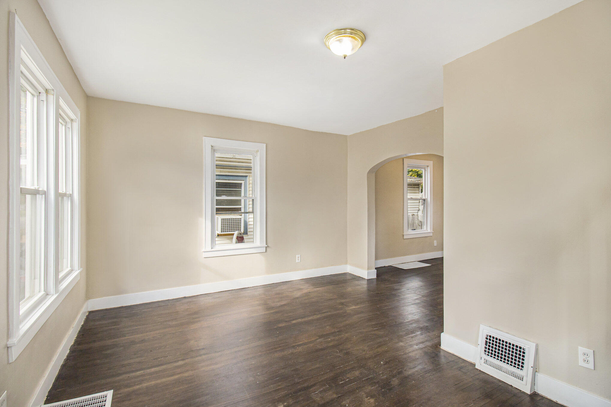 1330 W Hillsdale Street Property Photo 4