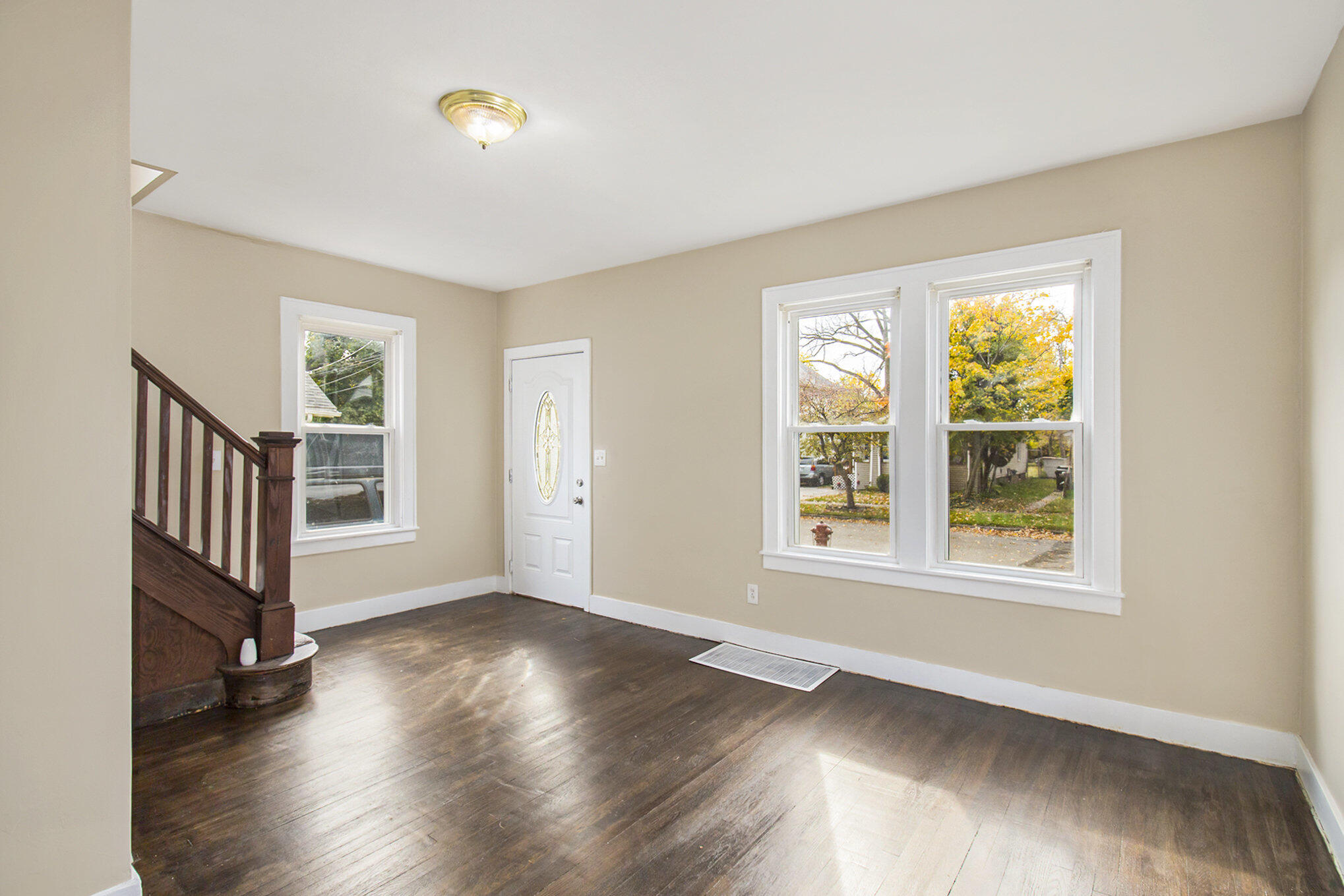 1330 W Hillsdale Street Property Photo 5