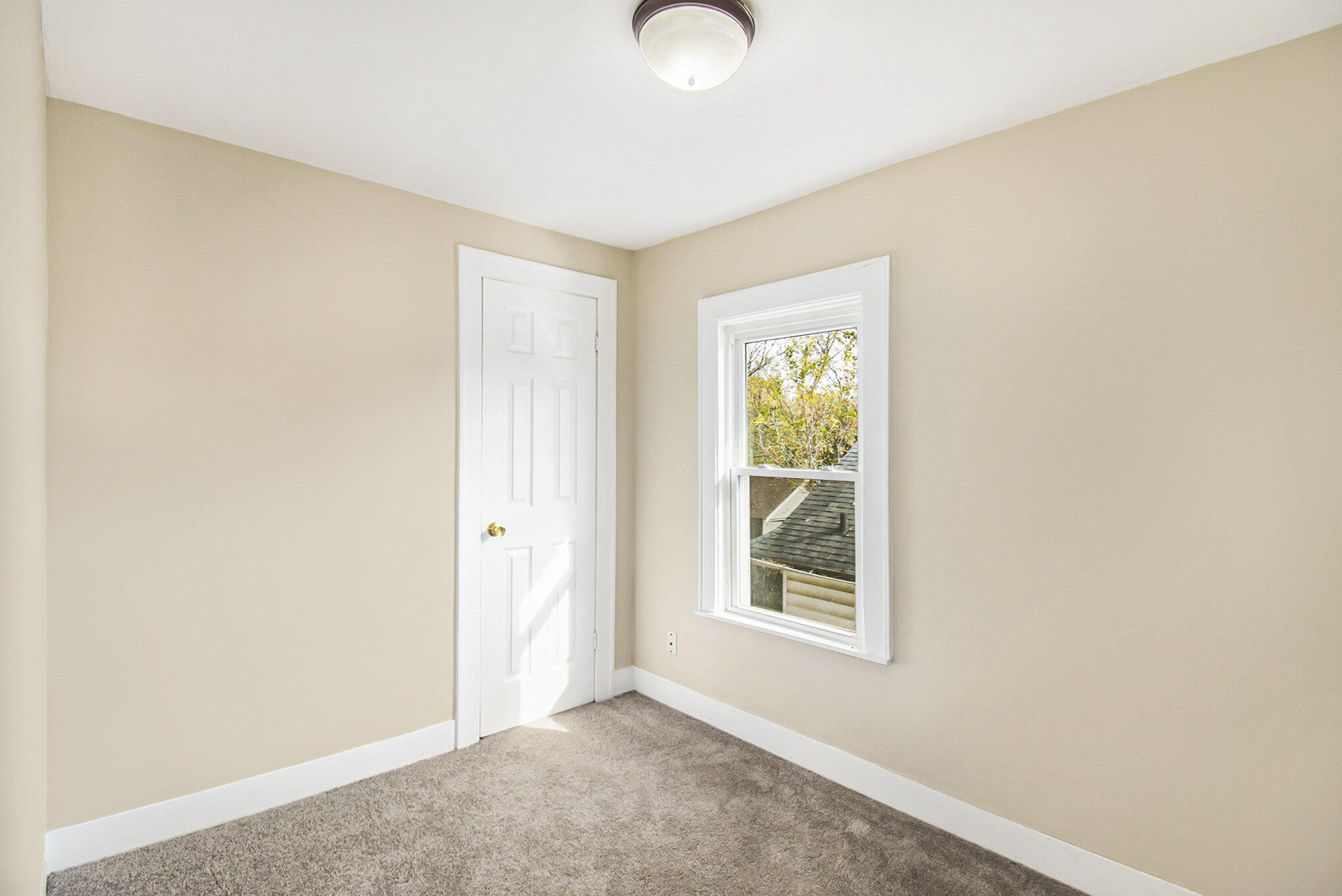1330 W Hillsdale Street Property Photo 14
