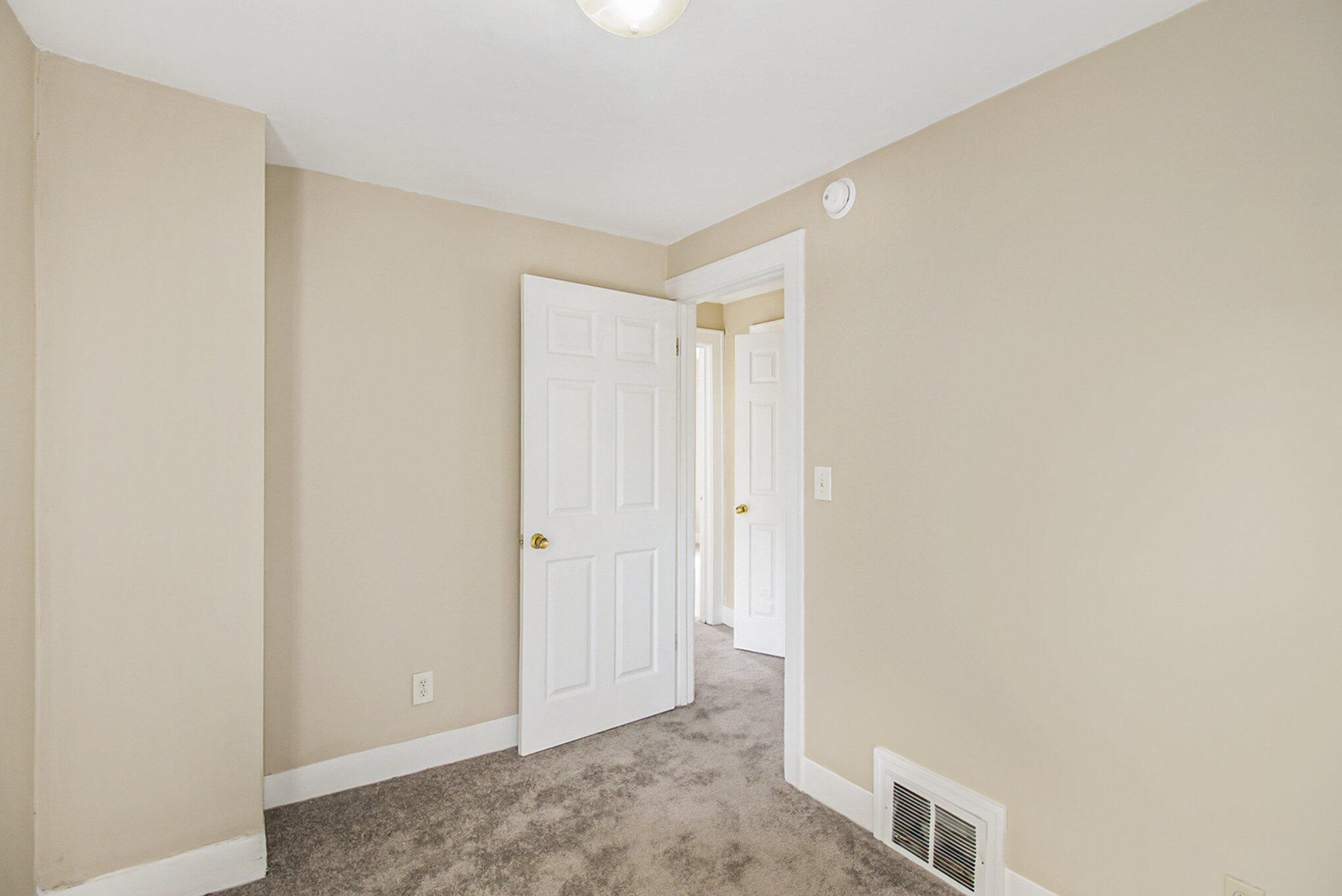 1330 W Hillsdale Street Property Photo 15