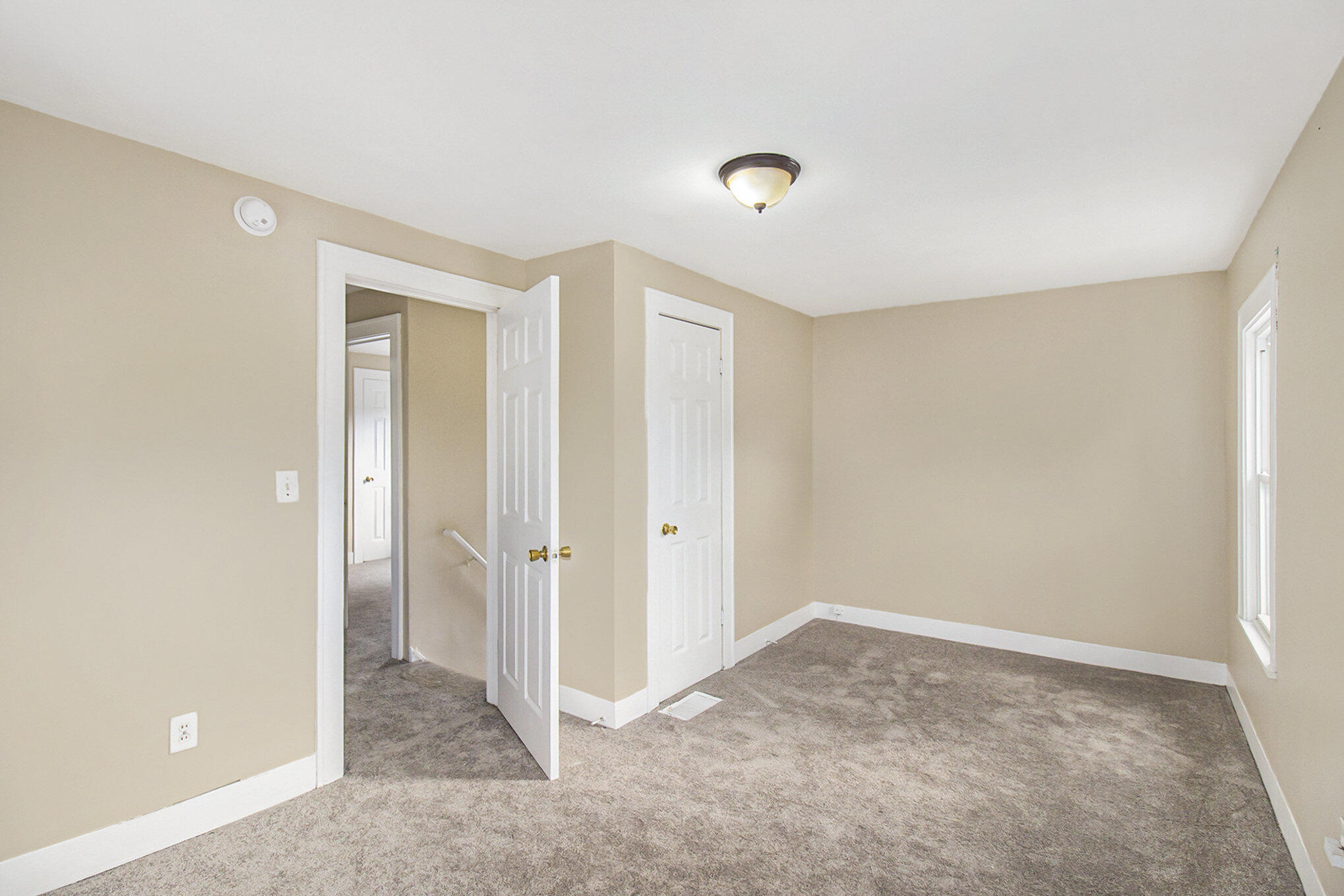 1330 W Hillsdale Street Property Photo 16