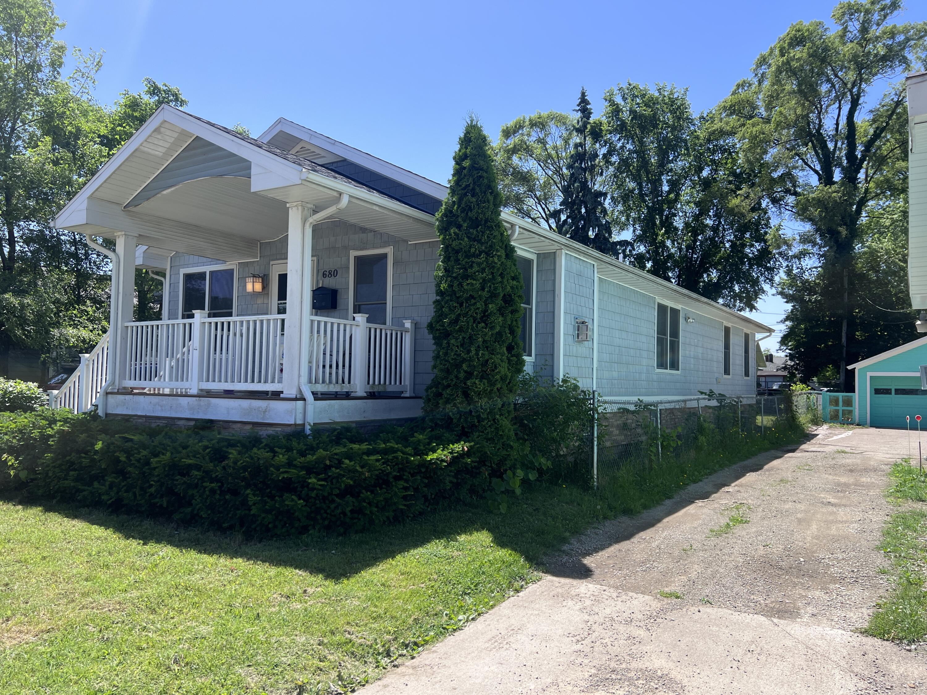 680 E Empire Avenue Property Photo 1