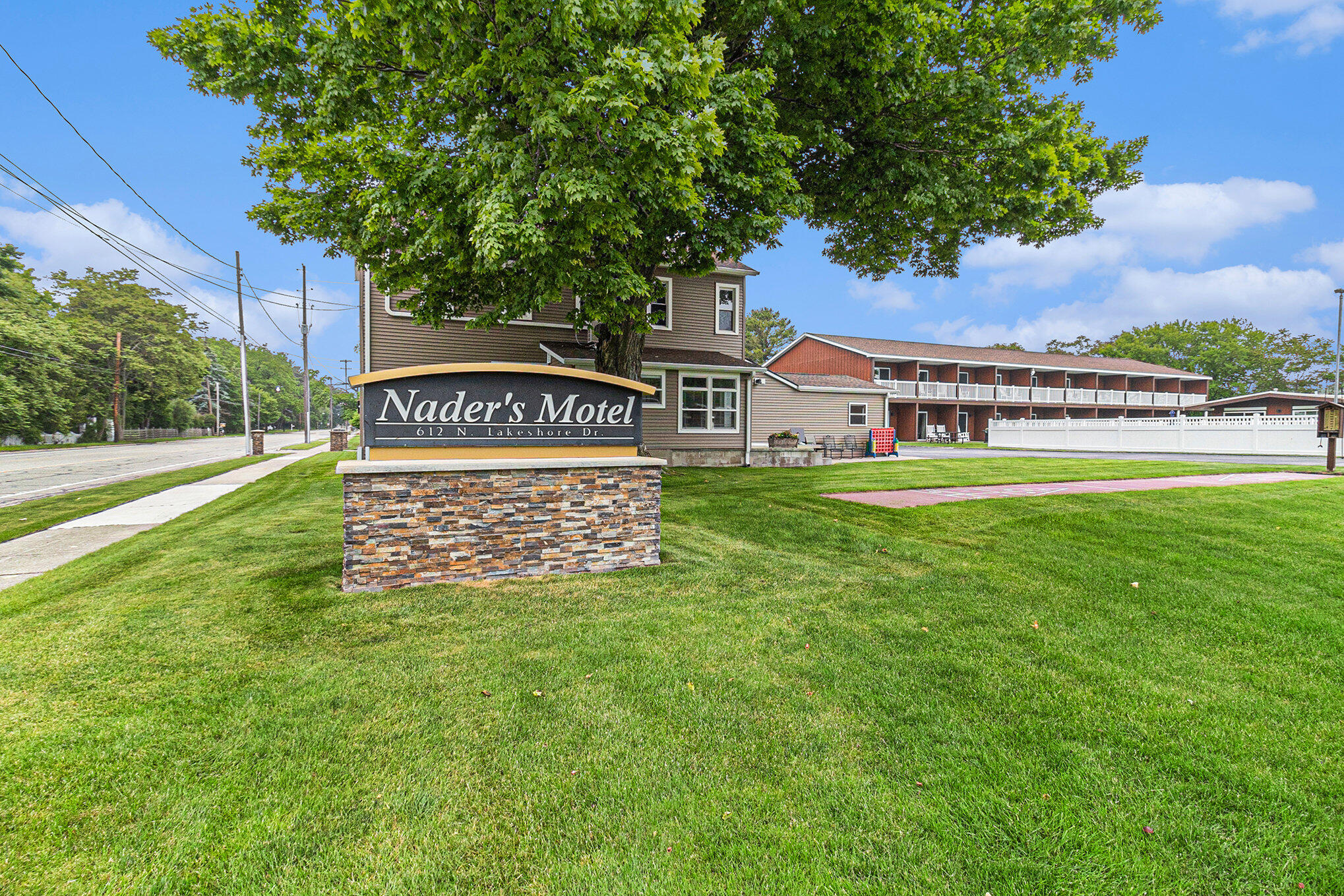 612 N Lakeshore Drive Property Photo