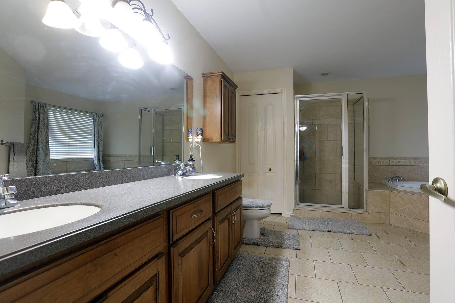 807 War Bonnet Drive Property Photo 14